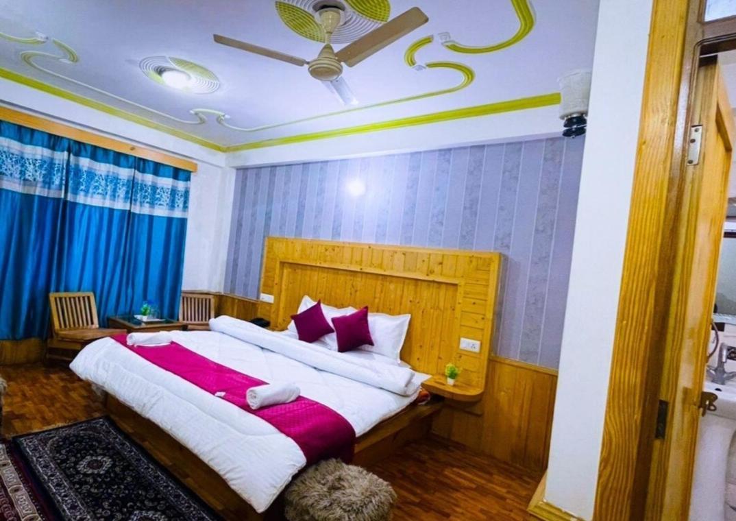 Hilltop At Mall Road With Open Terrace Manali (Himachal Pradesh)