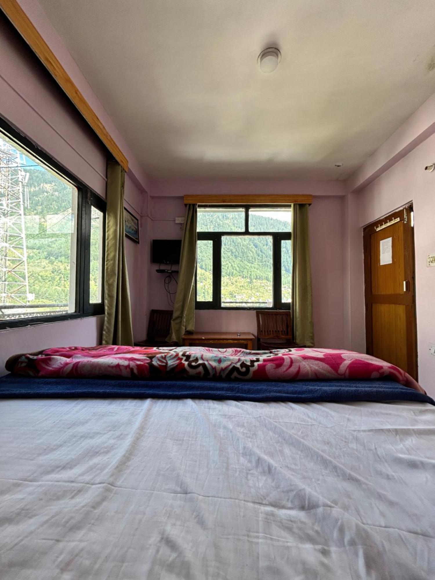 Mohini Classic Hotel, Unwind In The Nature 3* Manali (Himachal Pradesh)