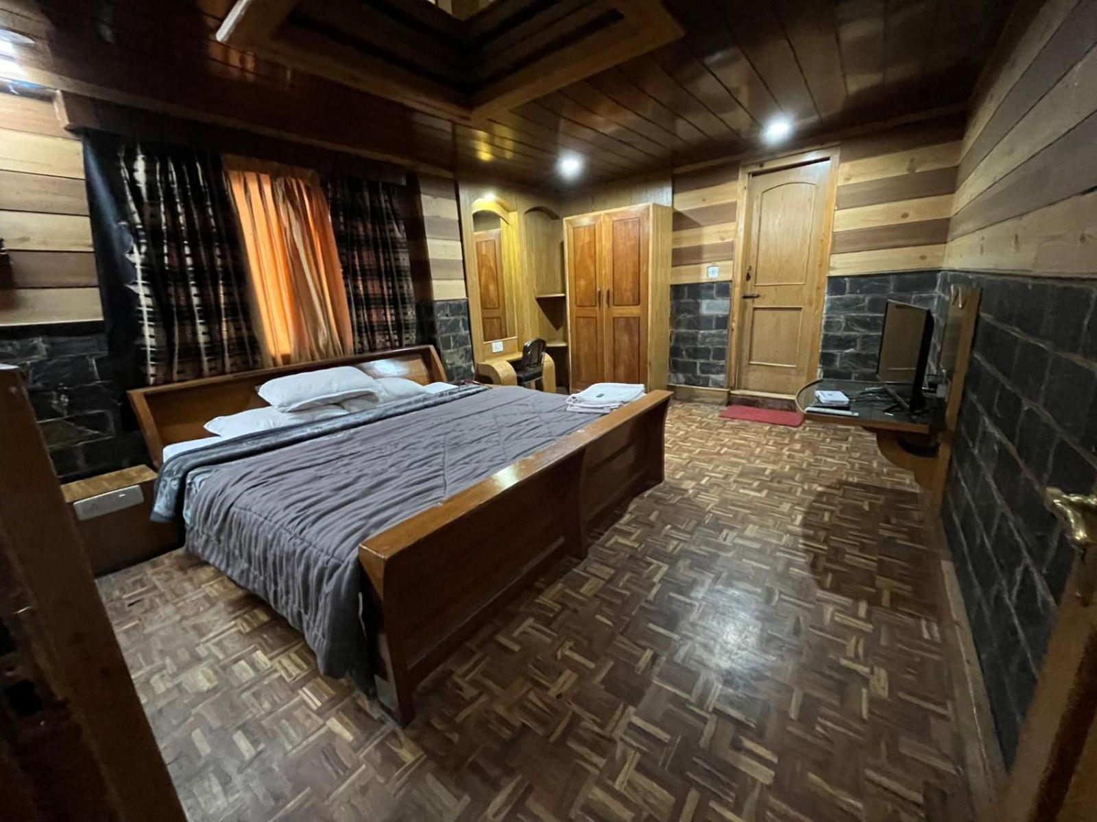 Snow Hotel 3*
