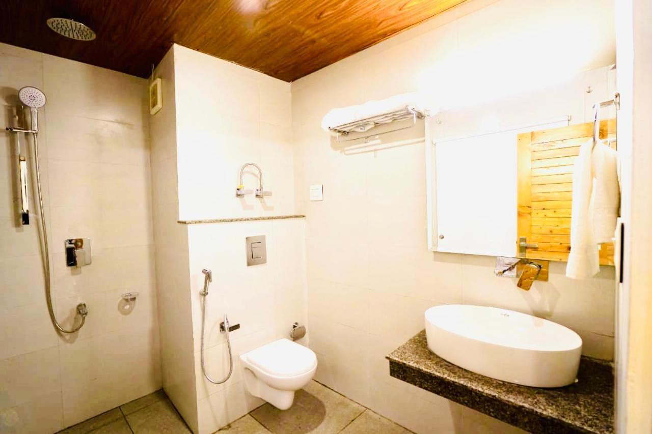 The Genial Mount, Hotel *