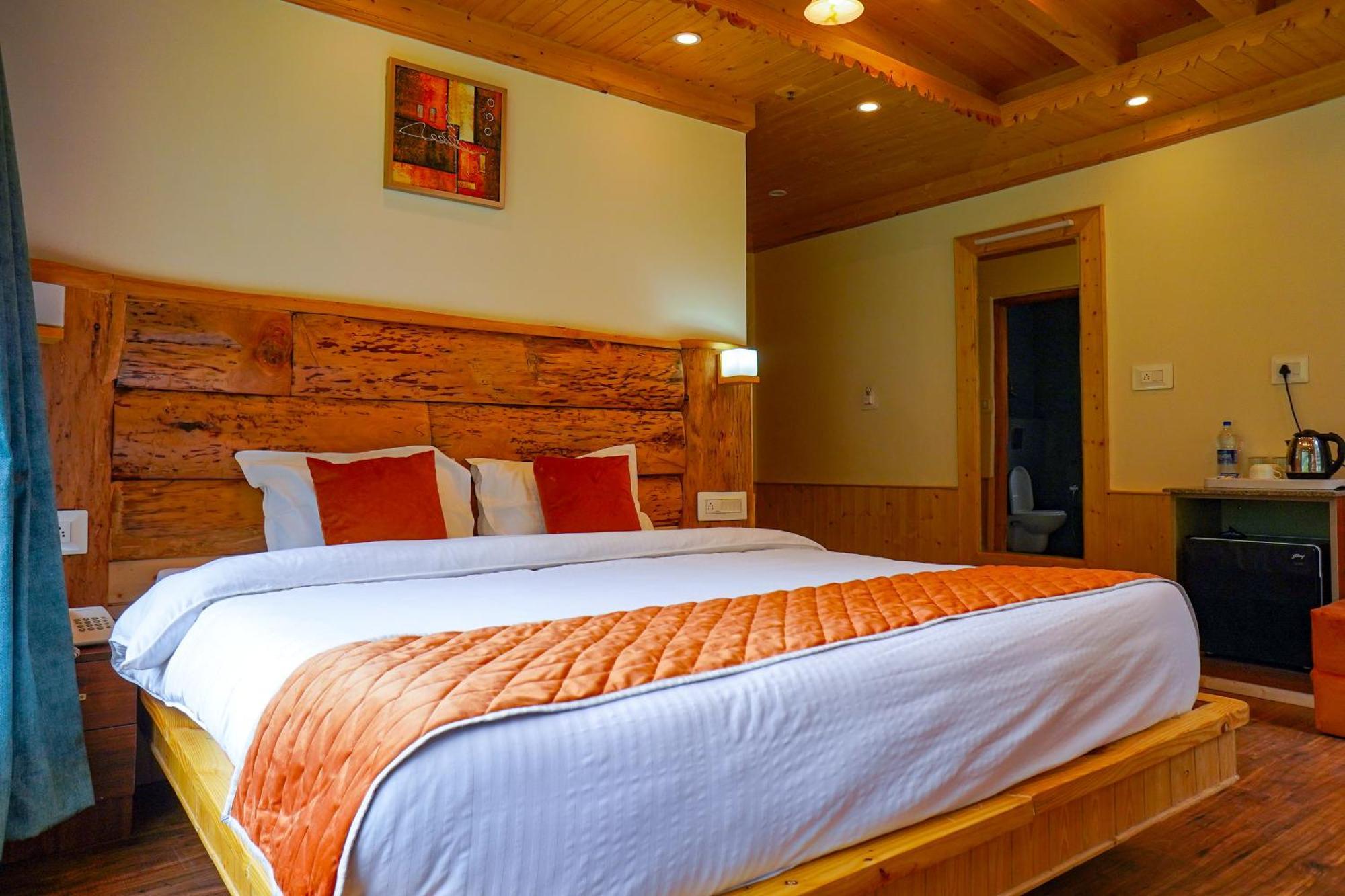 The Genial Mount, Hotel *