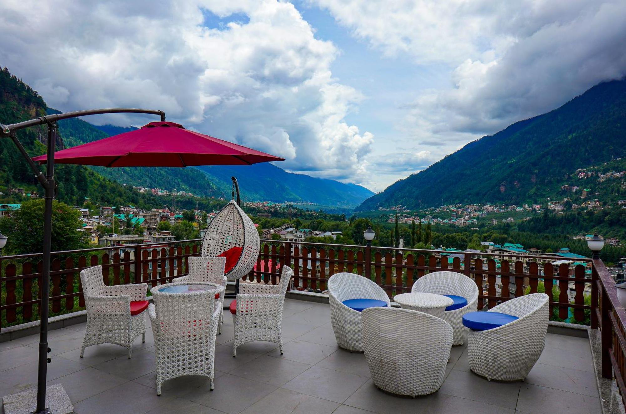 The Genial Mount, Hotel *