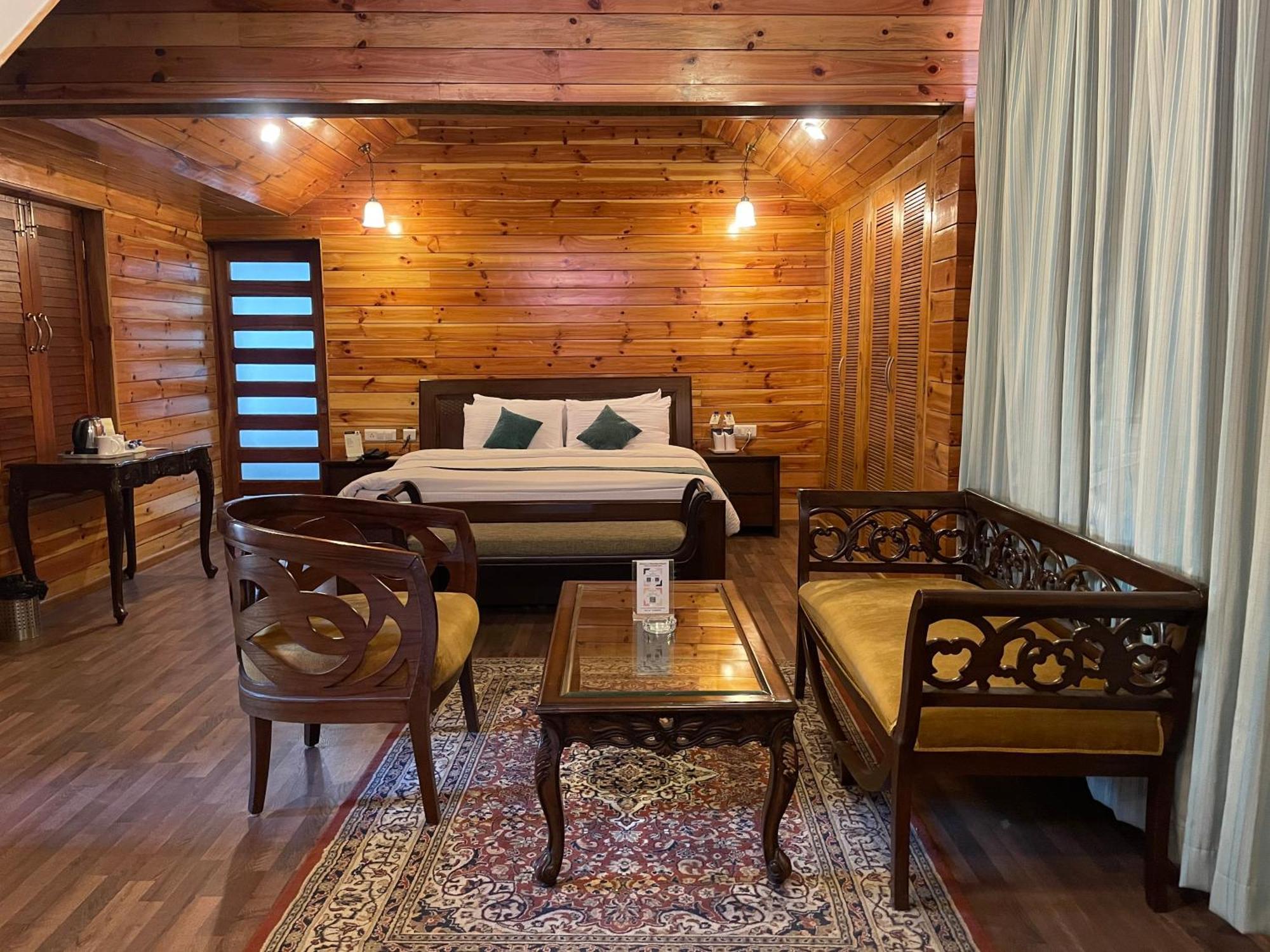 Manuallaya The & Resort