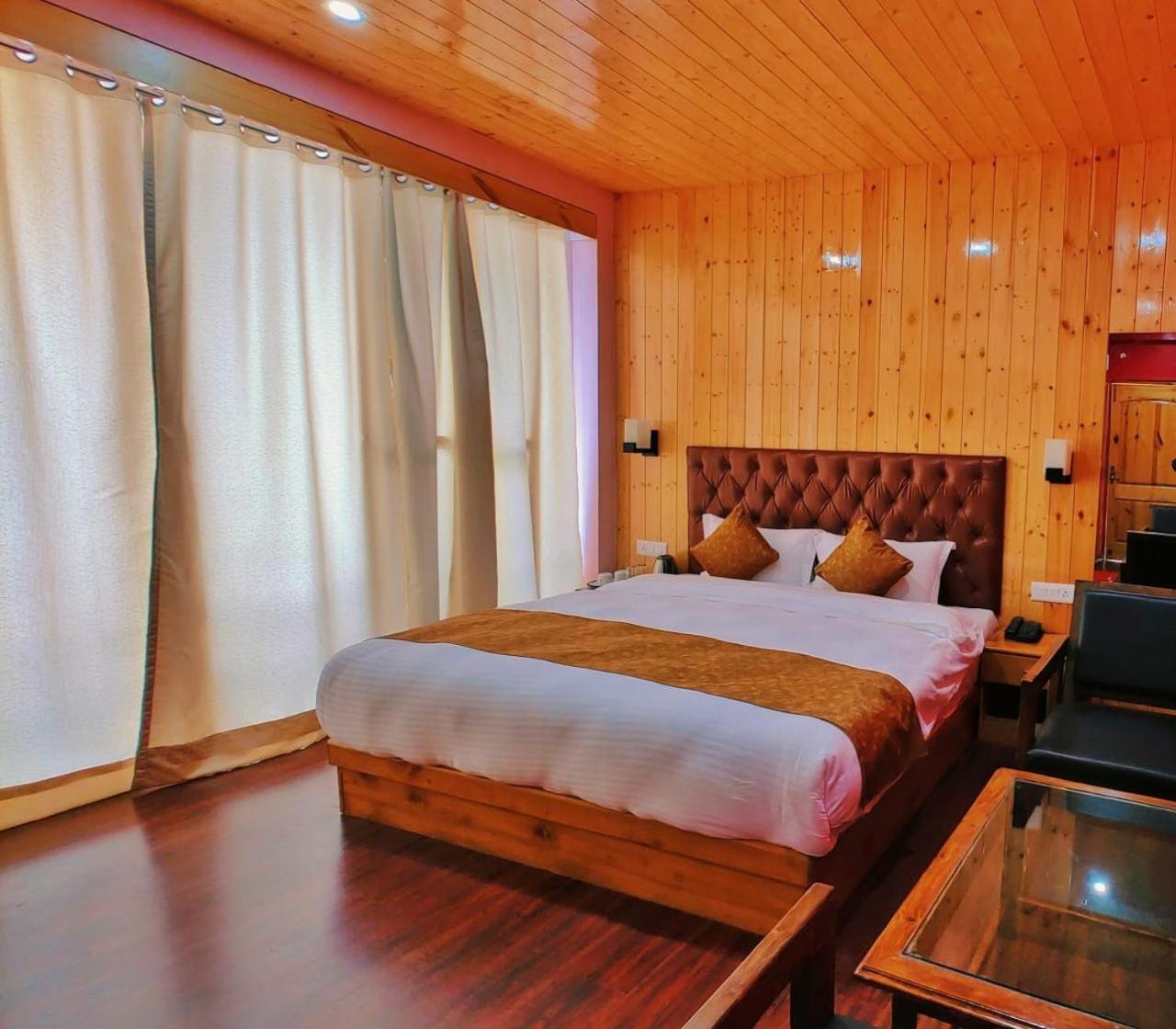 Vista - Centrally Heated ! Air Cooled ! - Managed By The Four Season ! Close To Mall Road Manali (Himachal Pradesh)