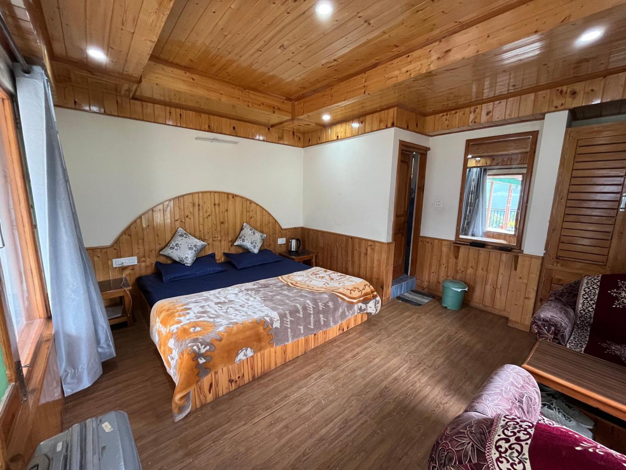 Homestay Pine N Peak Manali (Himachal Pradesh)