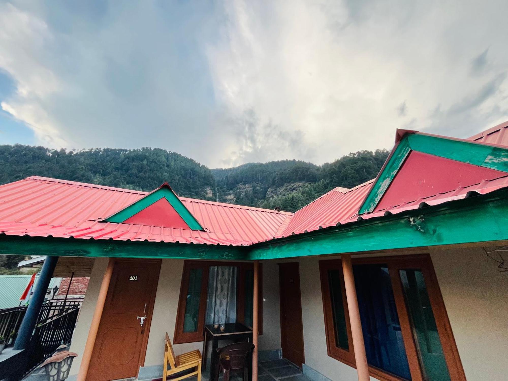 Homestay Pine N Peak Manali (Himachal Pradesh)