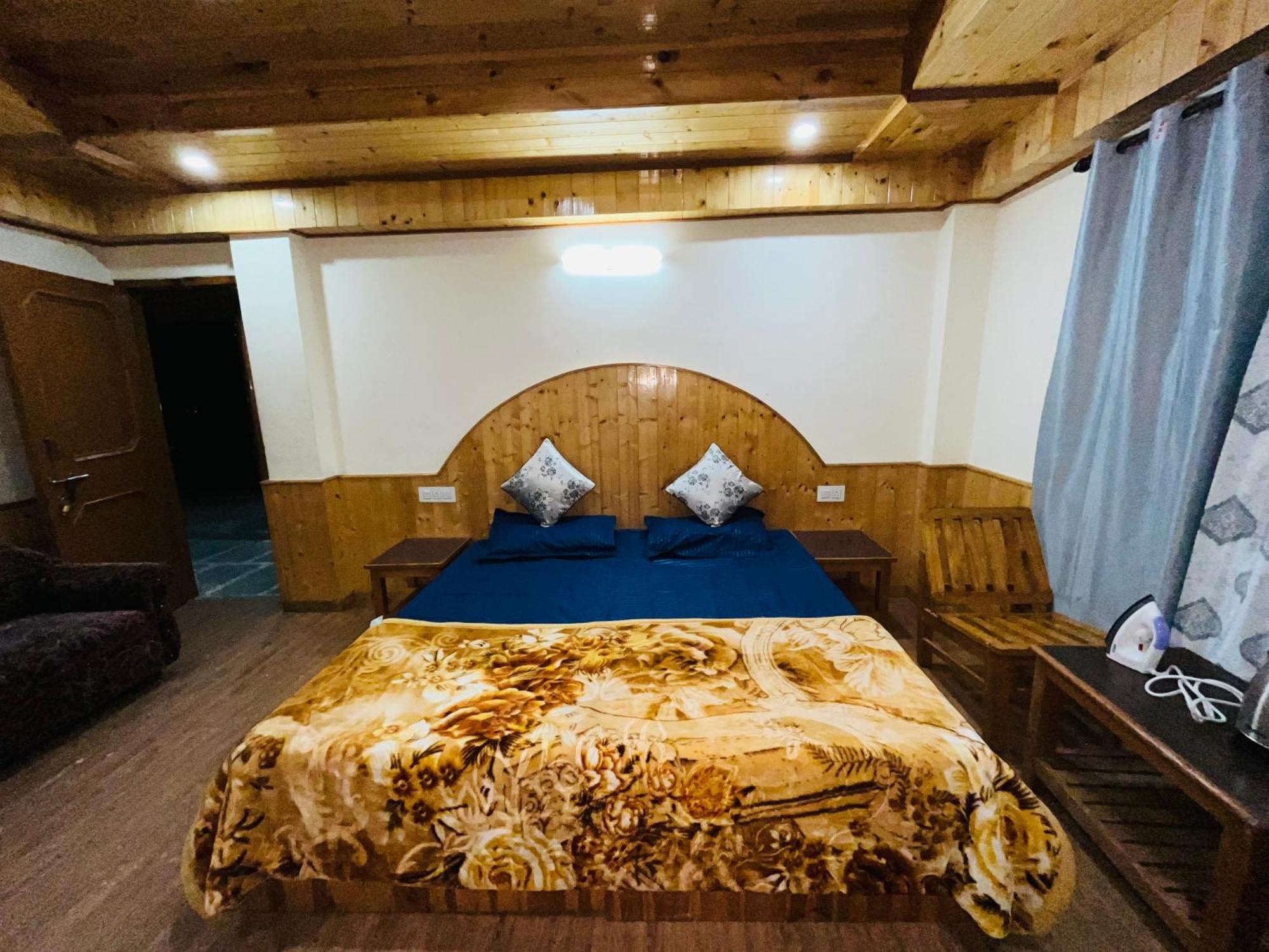 Pine N Peak Homestay Manali (Himachal Pradesh)