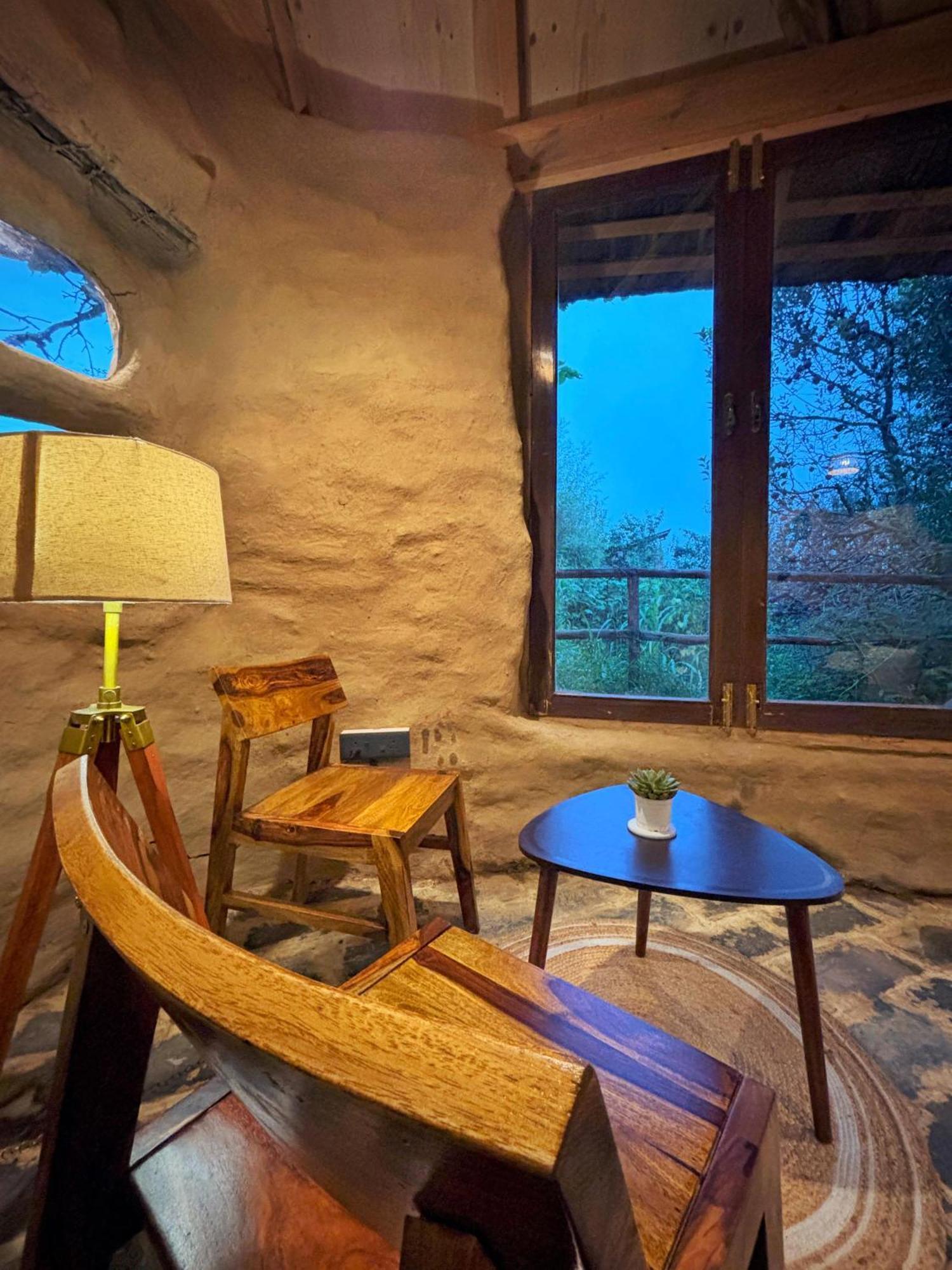 Jankis Commune Lodge
