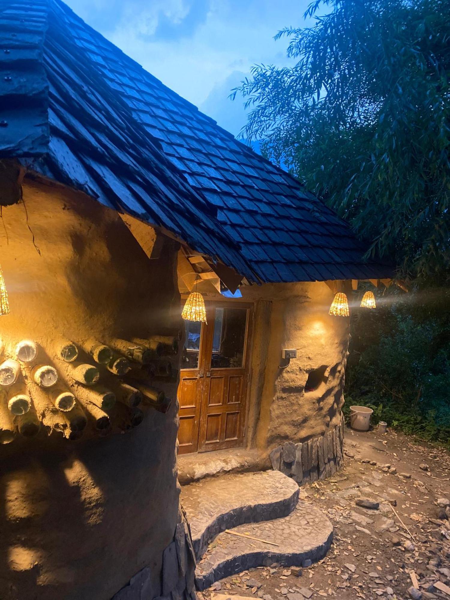Jankis Commune Lodge
