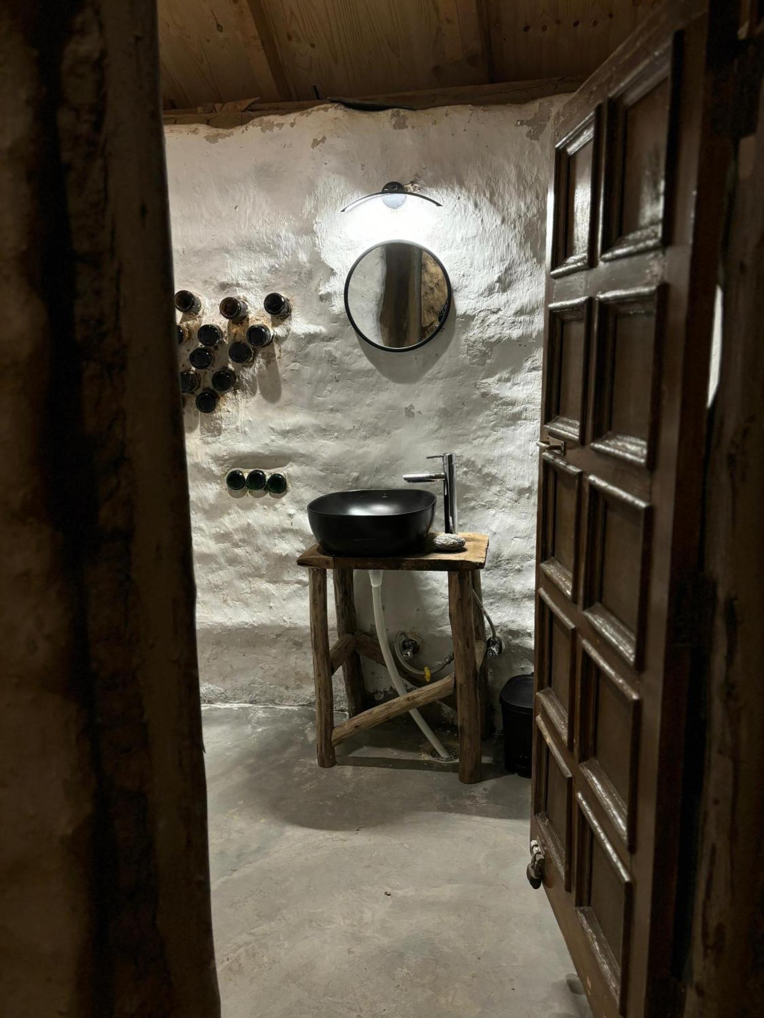 Jankis Commune Lodge