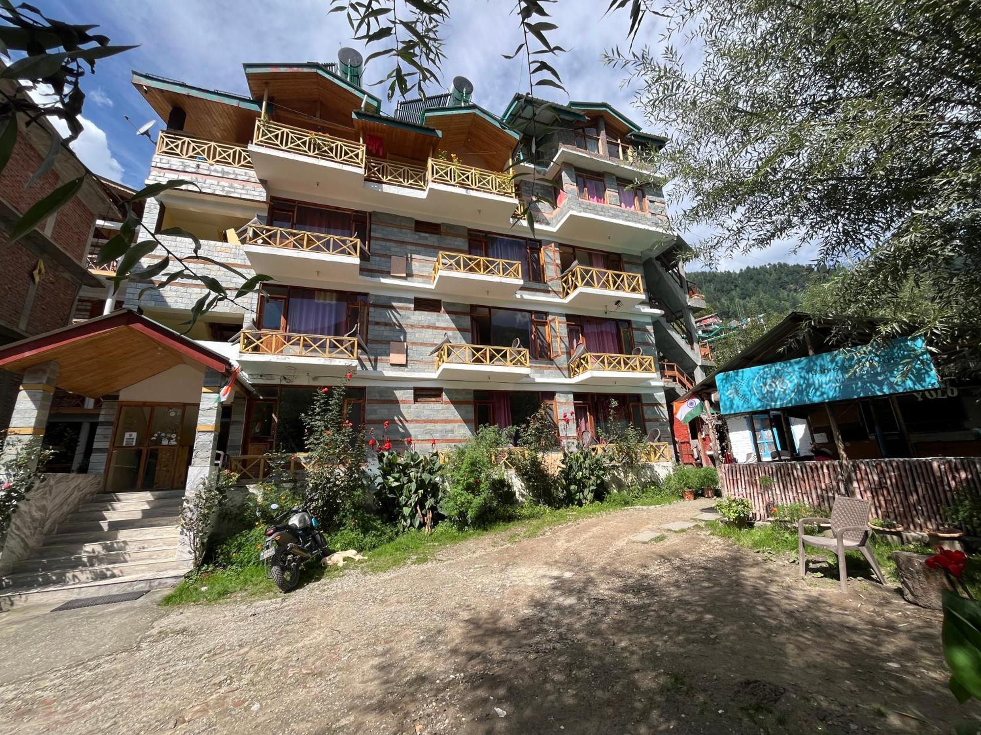 Yolo Backpackers - Hostel *