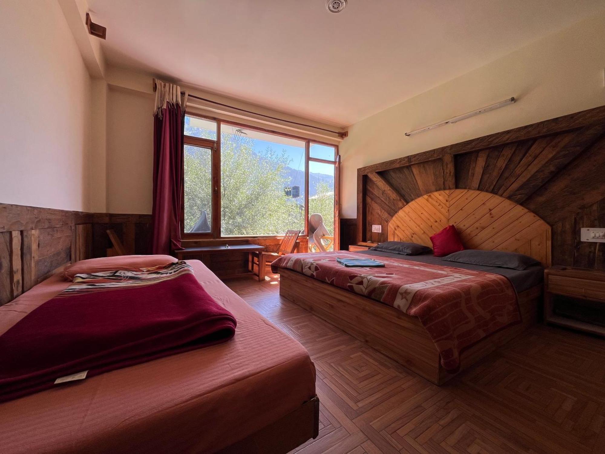 Yolo Backpackers - * Manali (Himachal Pradesh)