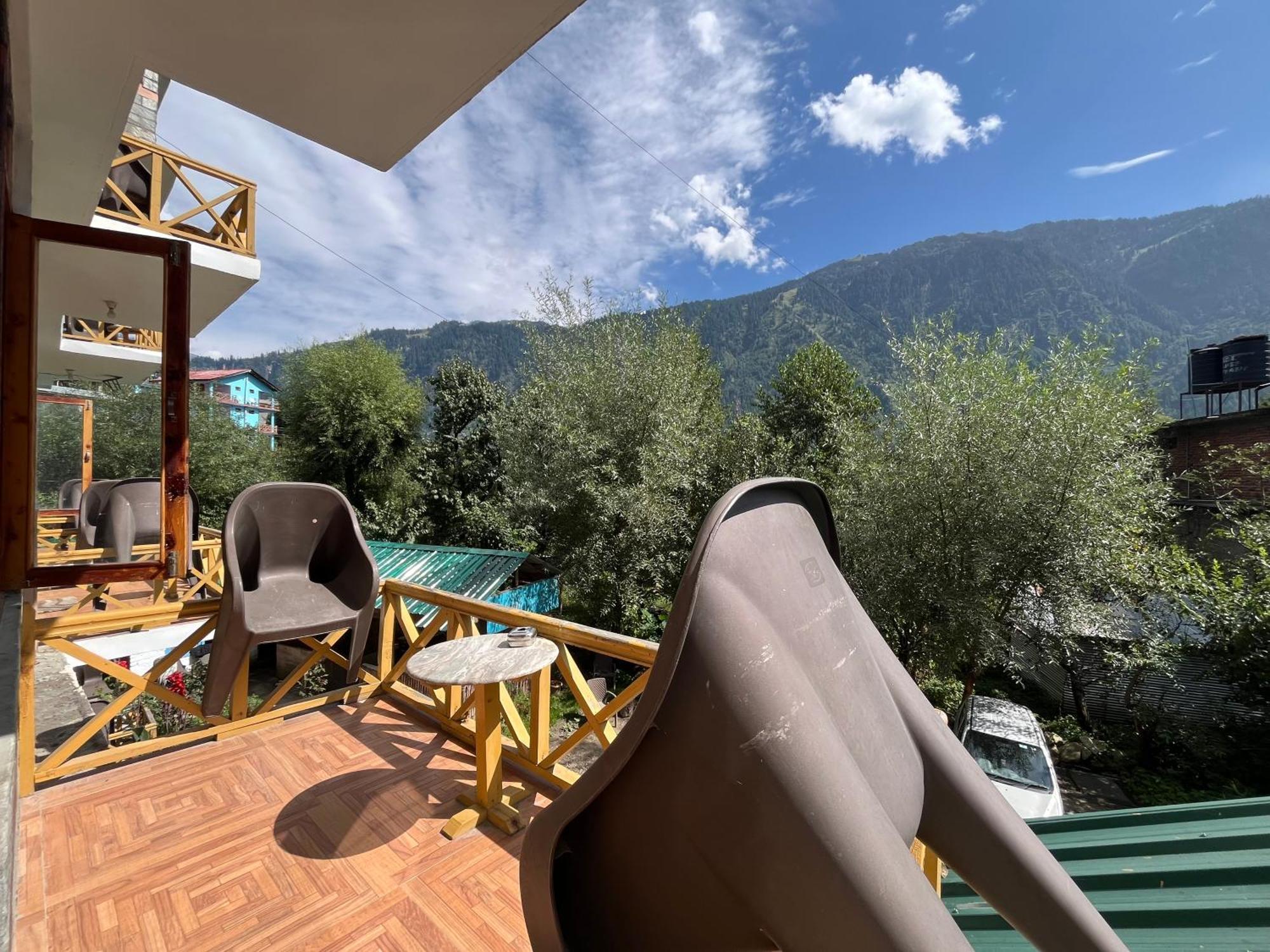 Yolo Backpackers - Hostel