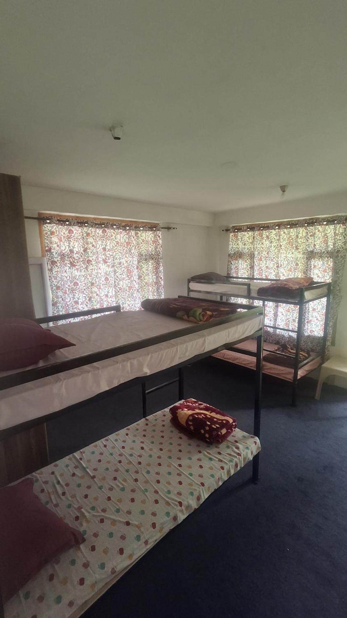 Hostel Sky Mountains Manali (Himachal Pradesh)