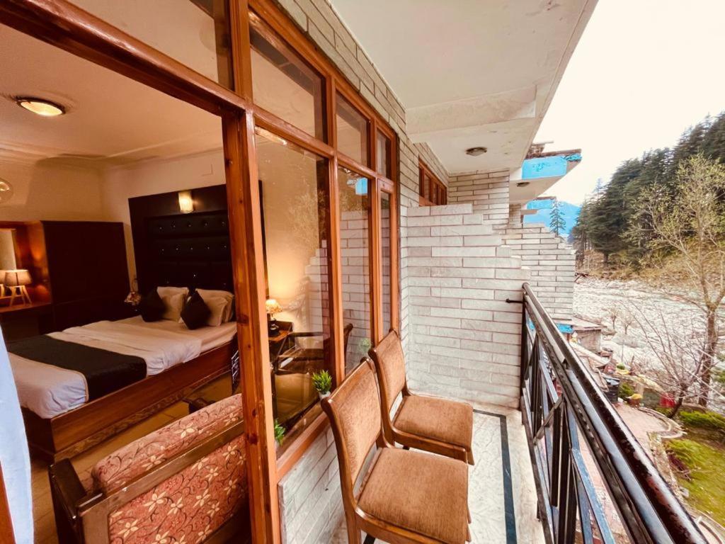 Hotel Nadi Kinare , Mall Road - A Riverside M 62305-50300 Manali (Himachal Pradesh)