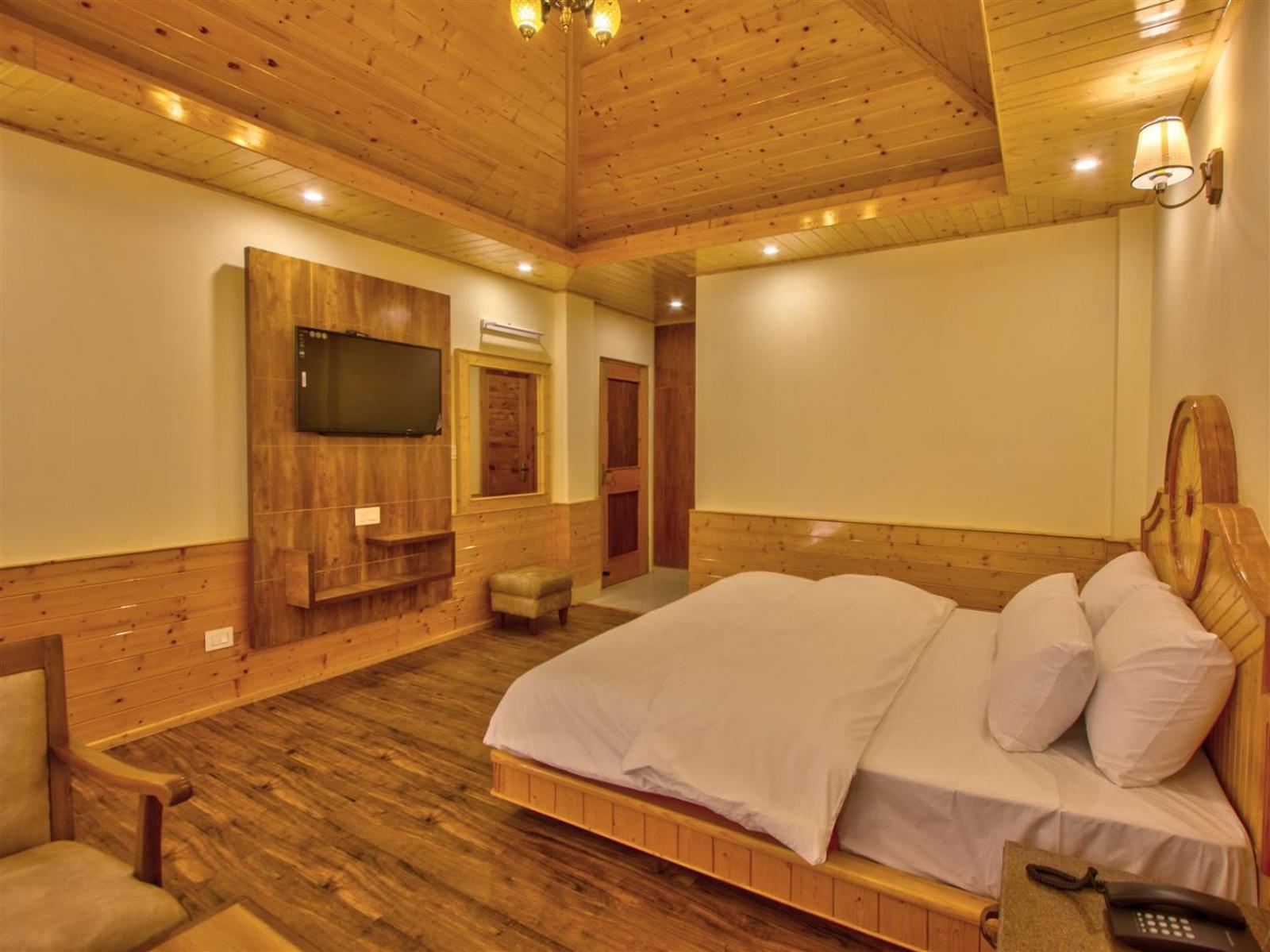 Golden Peak 3*