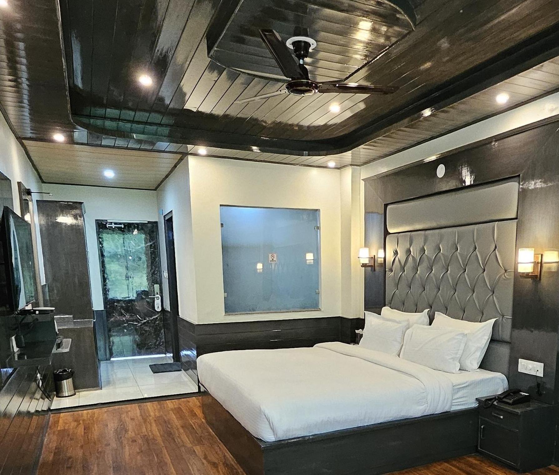Hotel Vine Hills 4*
