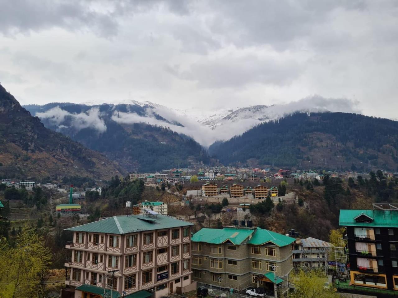 Hotel Pinaak Rosett Manali (Himachal Pradesh)