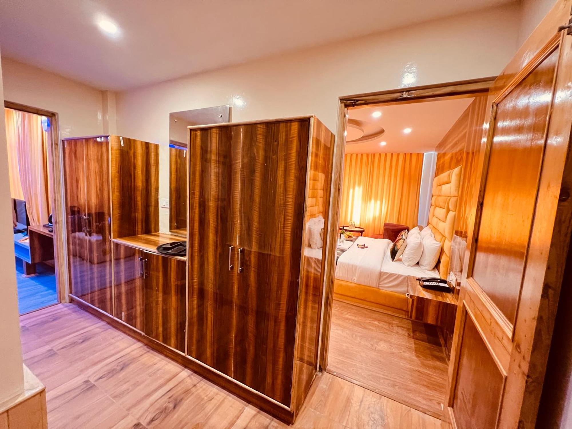 Hill River By West Western Hotel 4*