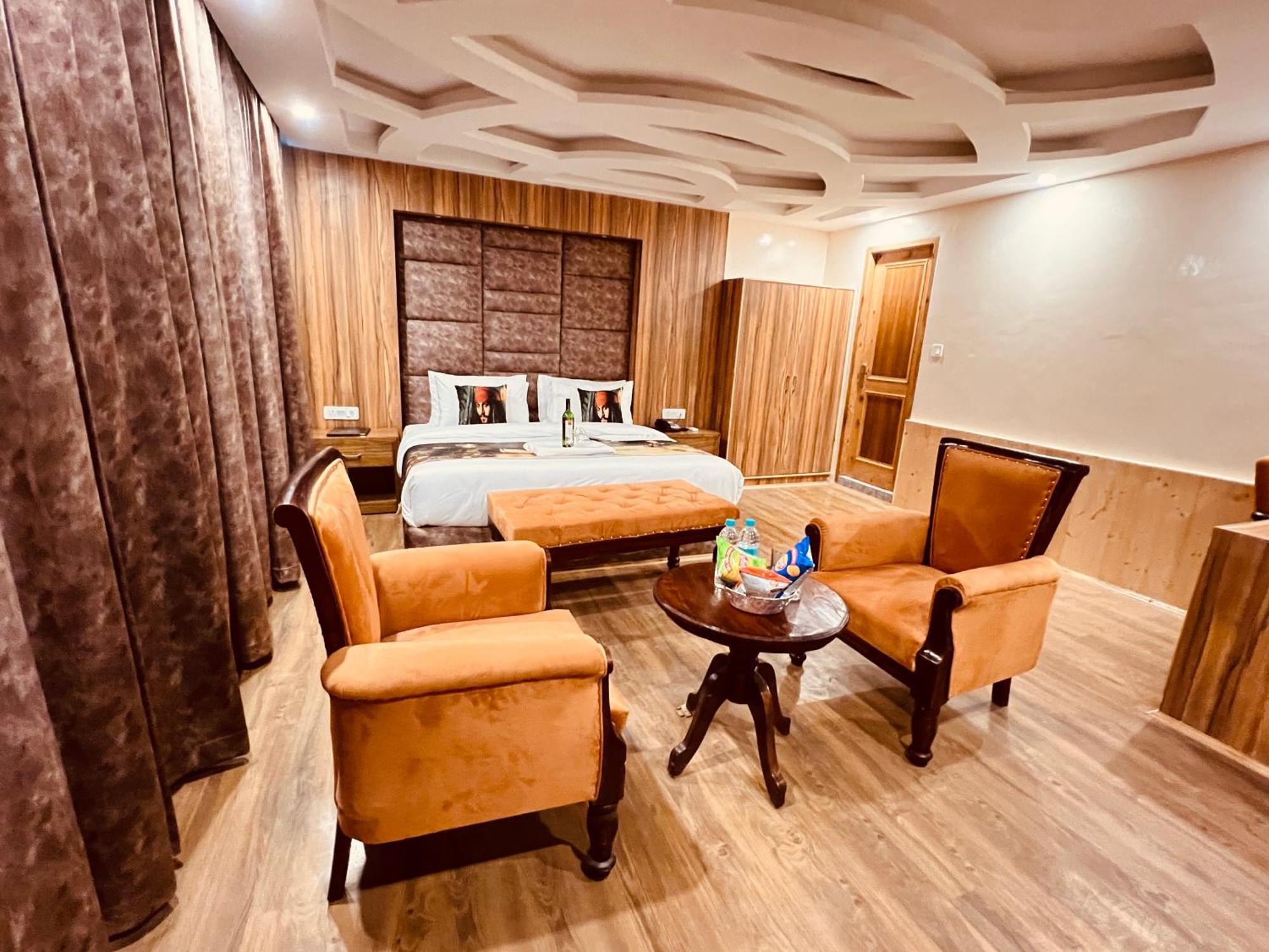 Hill River By West Western 4*