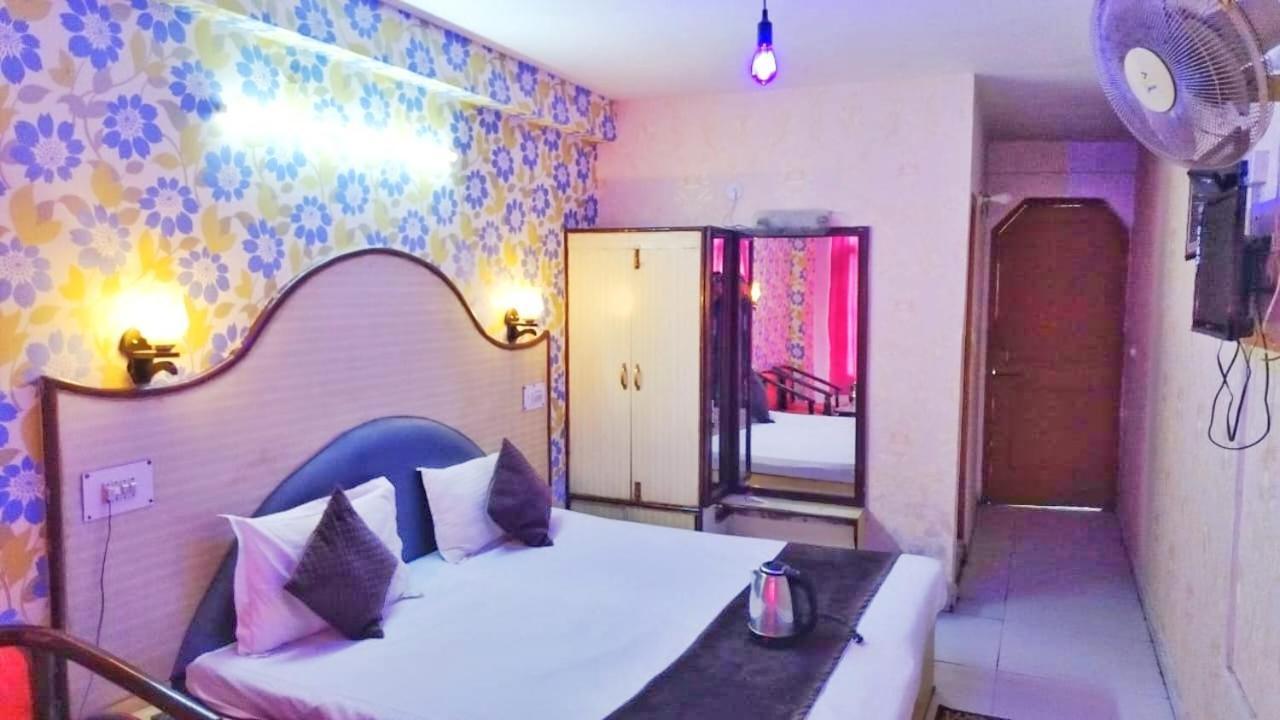 Gilbert Mountain View Hotel *