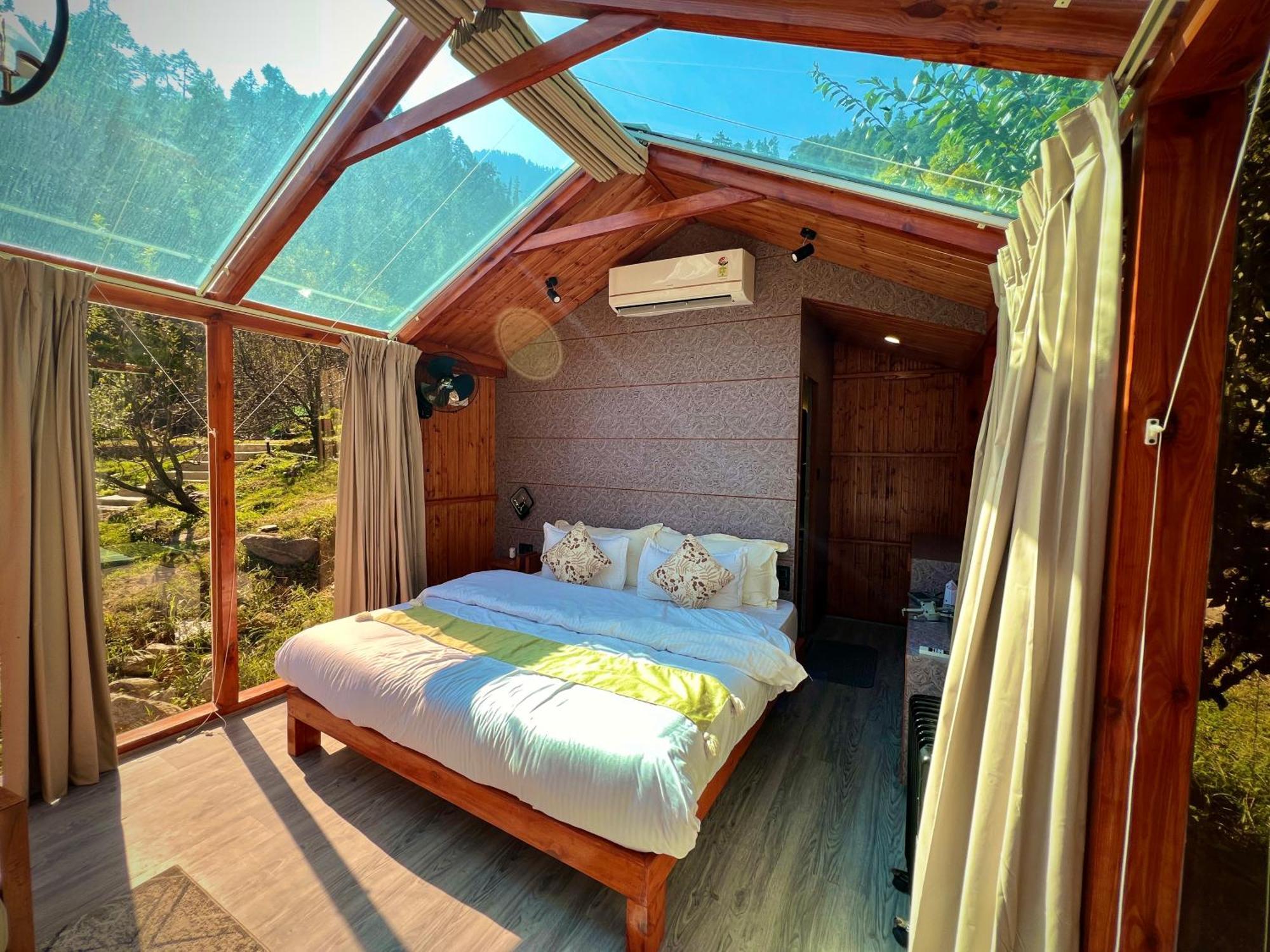 Glass By Urban Monk- Unique Centrally Heated With Electric Blankets *
