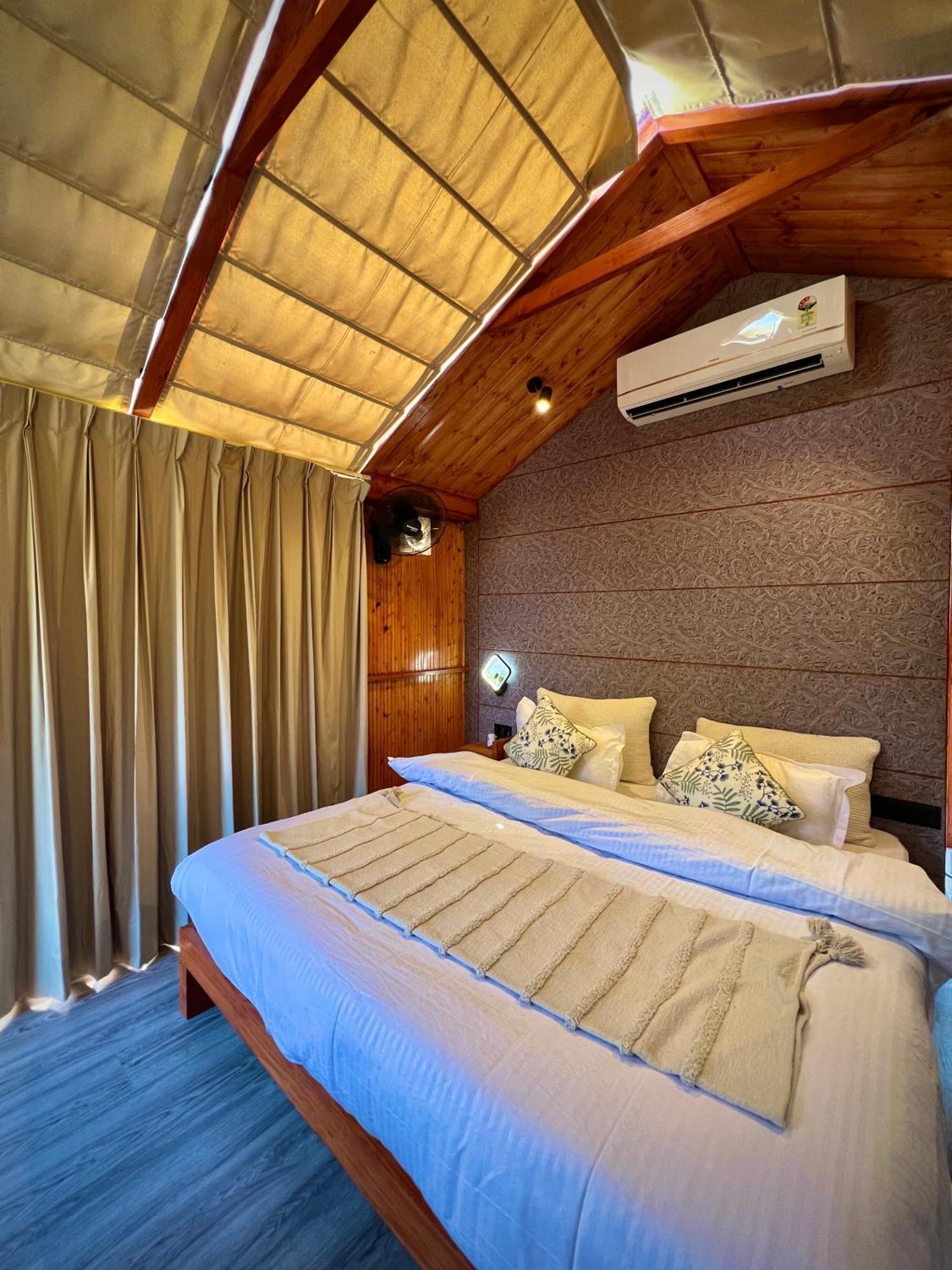 Glass By Urban Monk- Unique Centrally Heated With Electric Blankets * Manali (Himachal Pradesh)