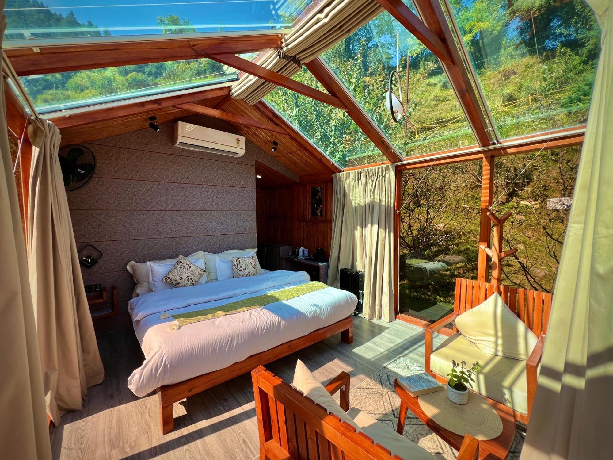 Glass By Urban Monk- Unique Centrally Heated With Electric Blankets Resort Manali (Himachal Pradesh)