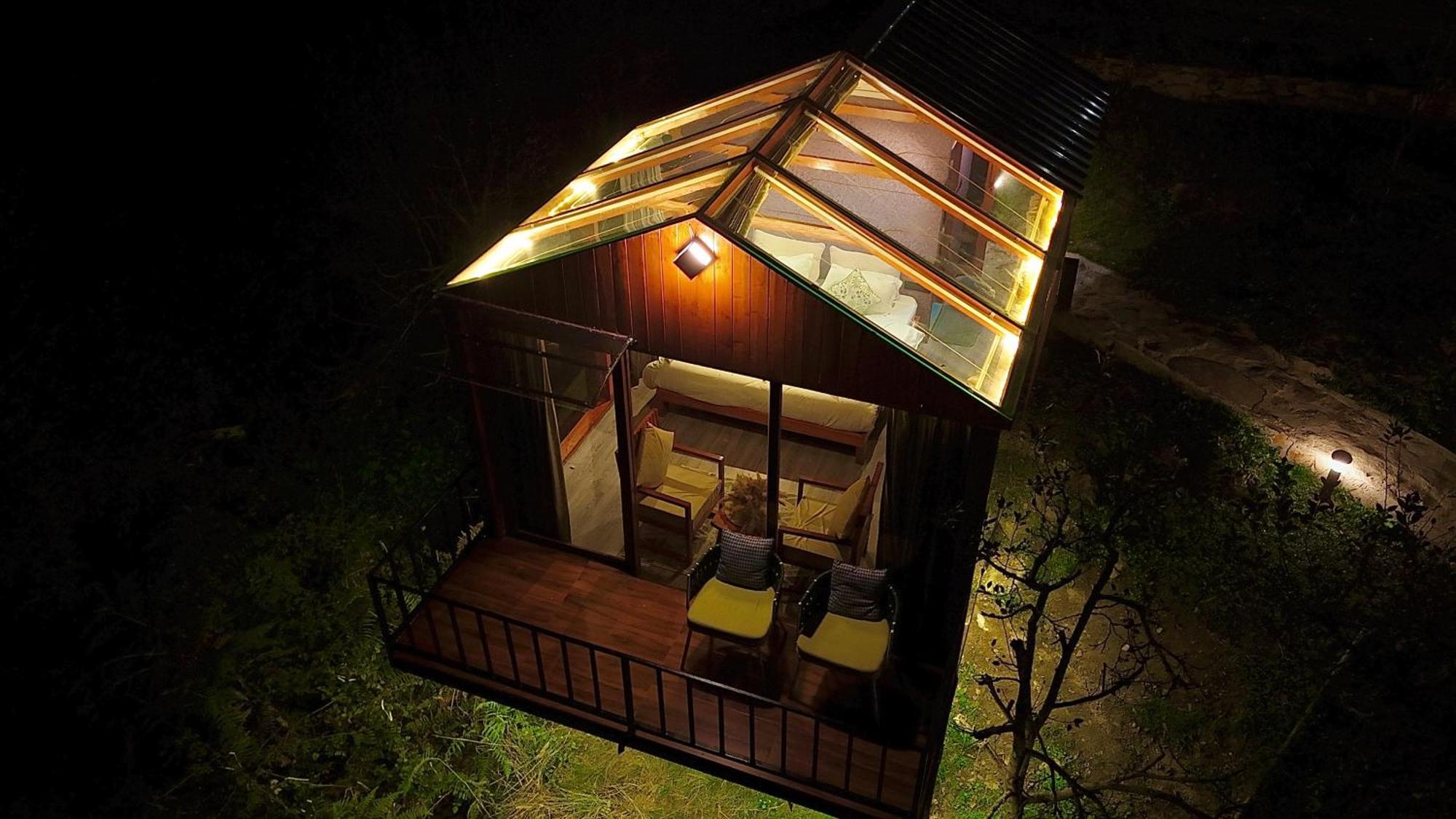 Glass By Urban Monk- Unique Centrally Heated With Electric Blankets Resort Manali (Himachal Pradesh)