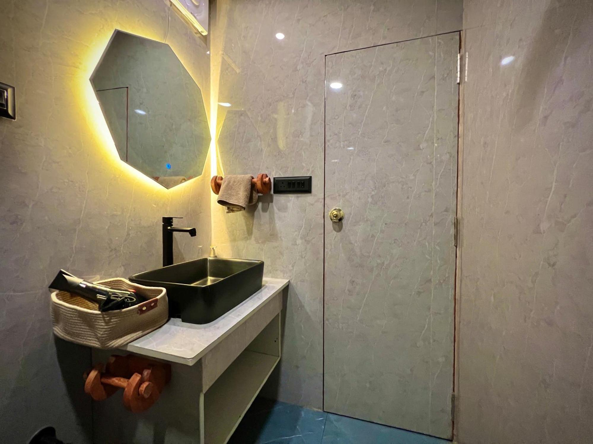 Glass By Urban Monk- Unique Centrally Heated With Electric Blankets Manali (Himachal Pradesh)