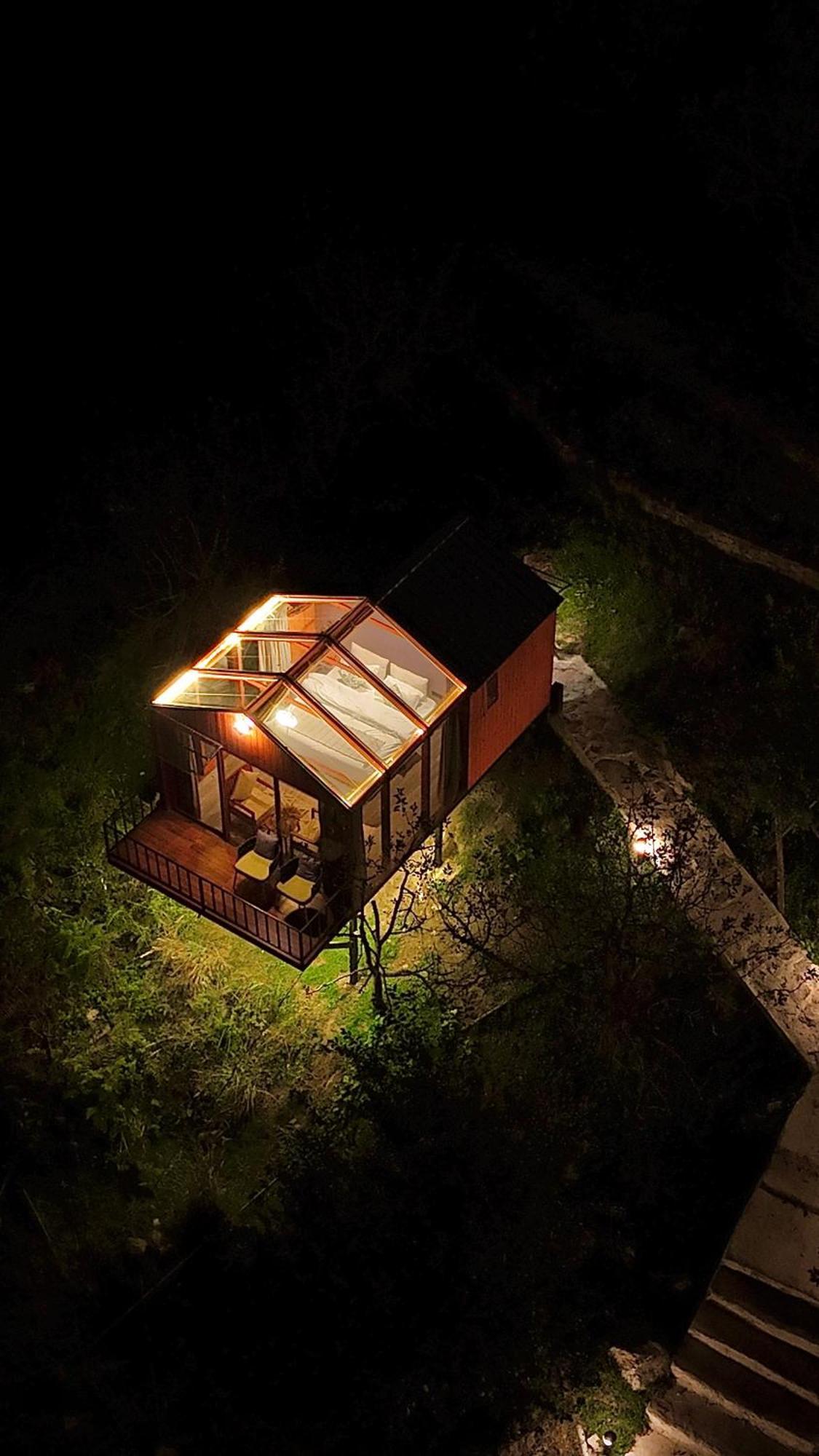 Glass By Urban Monk- Unique Centrally Heated With Electric Blankets * Manali (Himachal Pradesh)