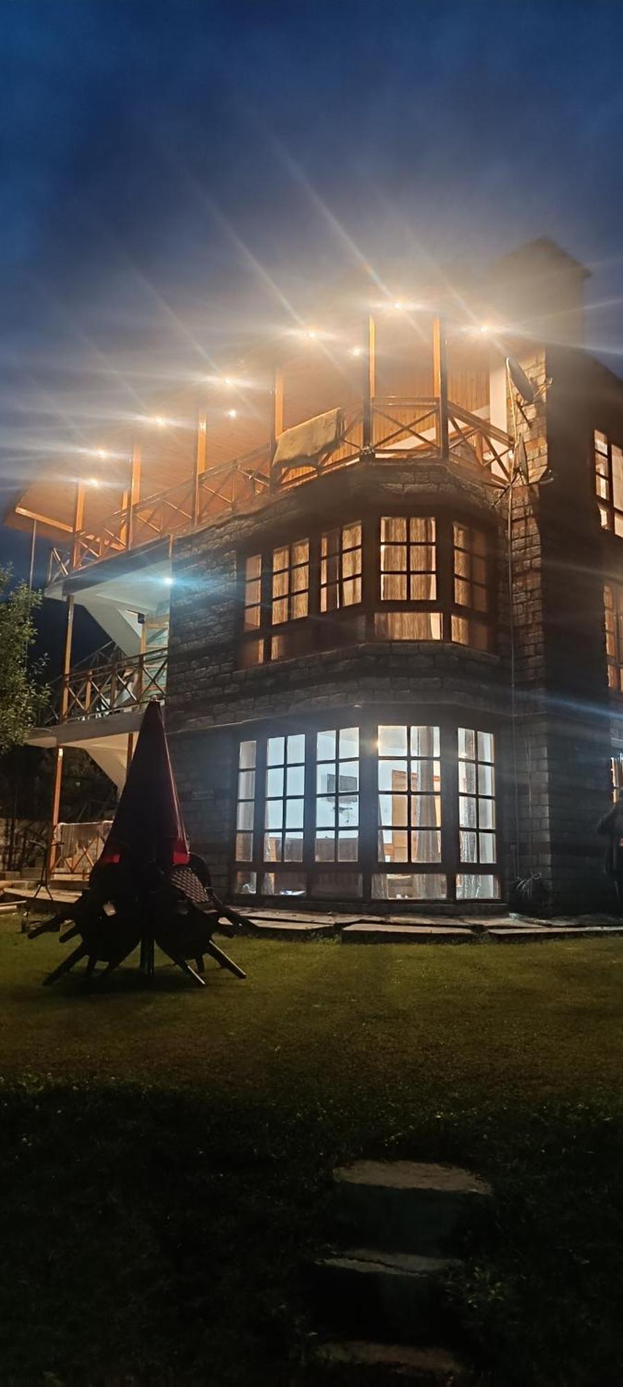 Cornol Zorawar * Manali (Himachal Pradesh)