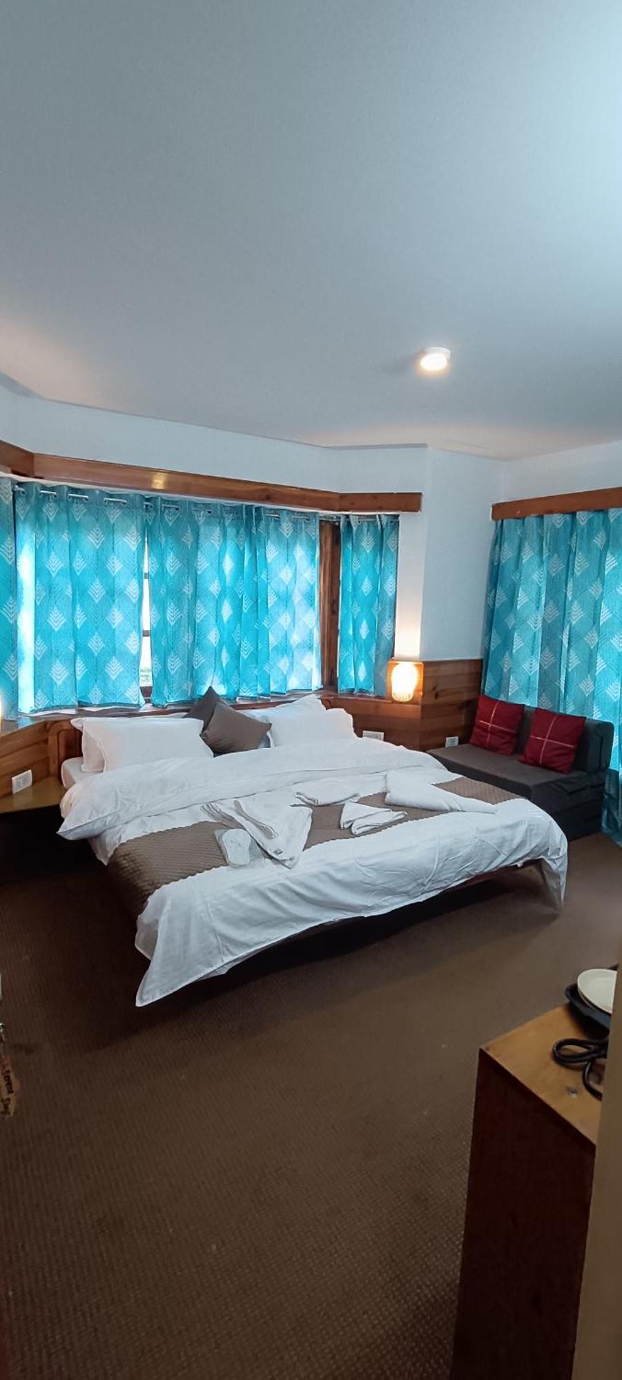 Cornol Zorawar Bed & Breakfast *
