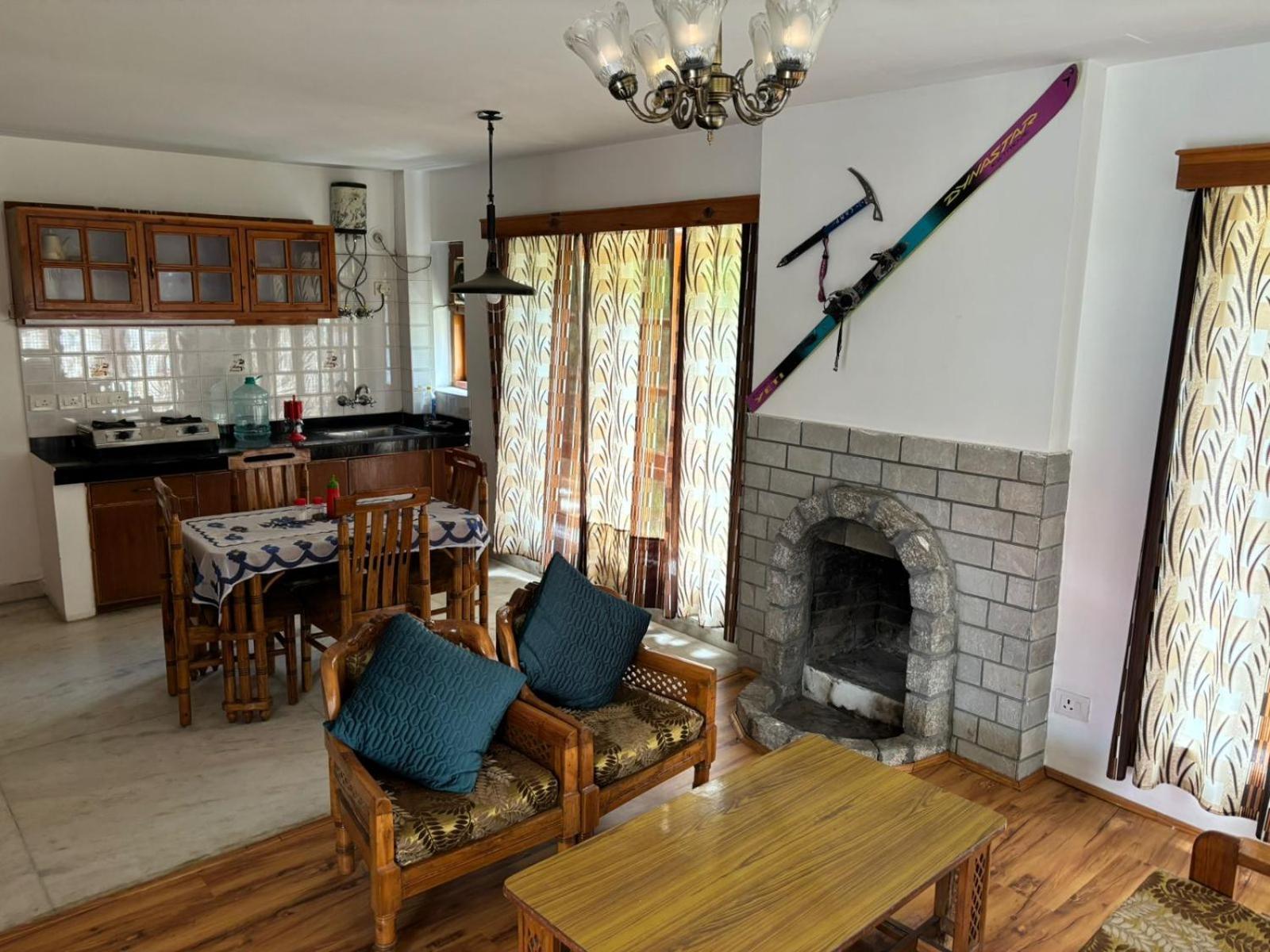 Cornol Zorawar Bed & Breakfast *