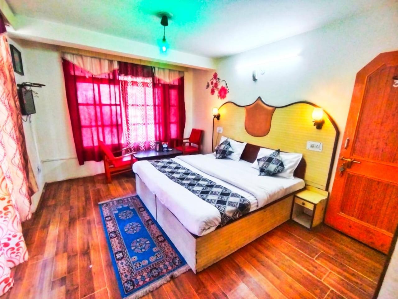 Hotel Gilbert Mountain View *