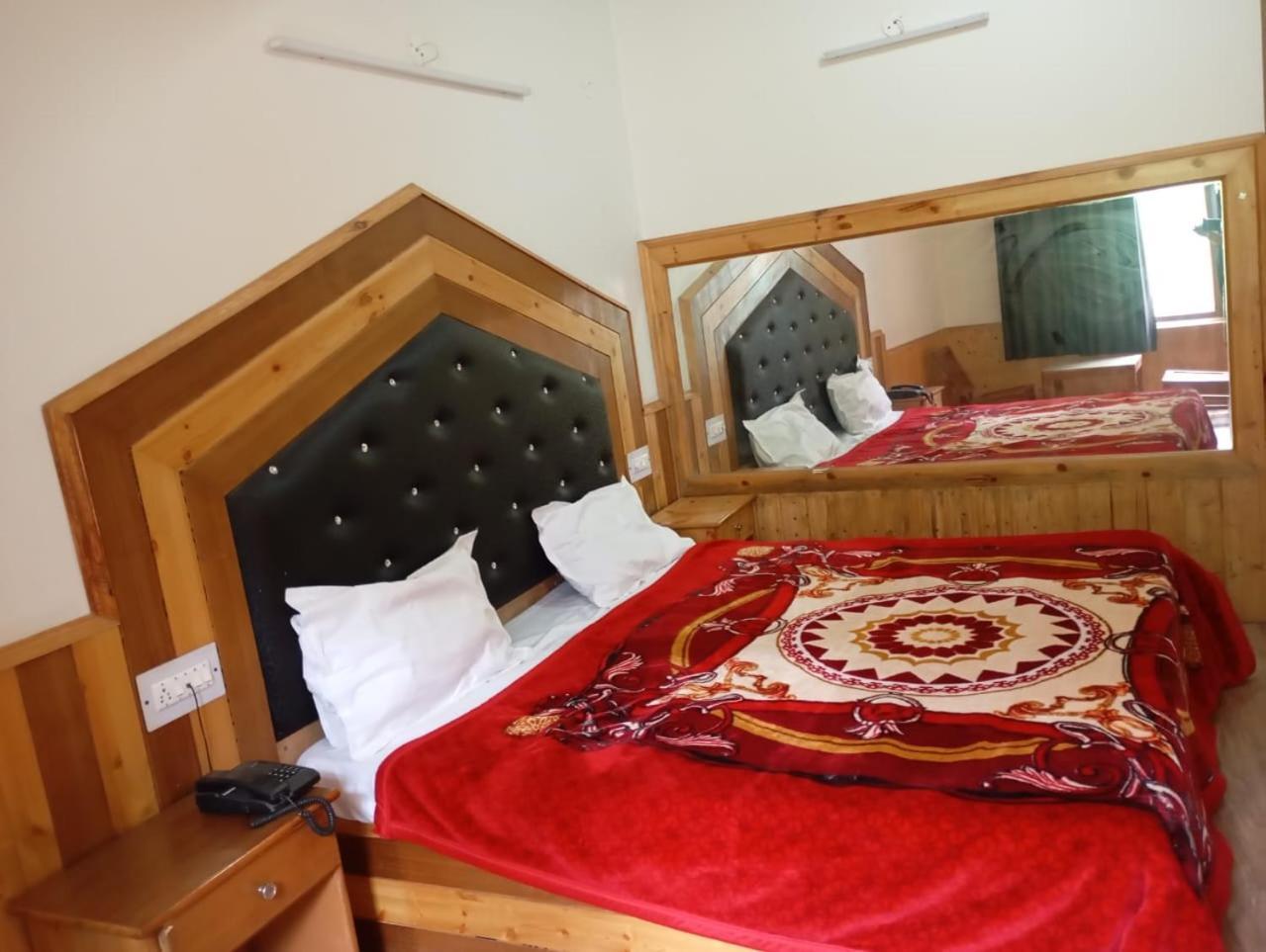 Hotel Canary Woods Manali (Himachal Pradesh)