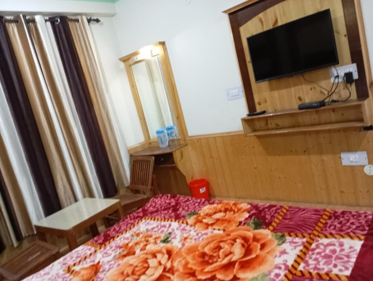 Canary Woods Hotel Manali (Himachal Pradesh)