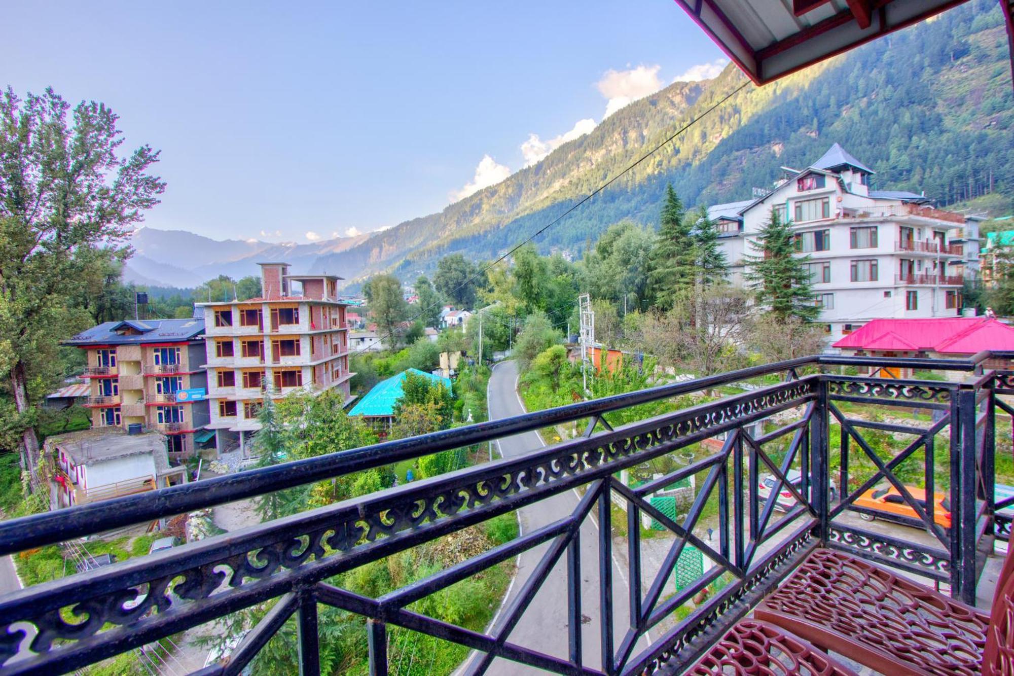 White Mountain Hotel 3*