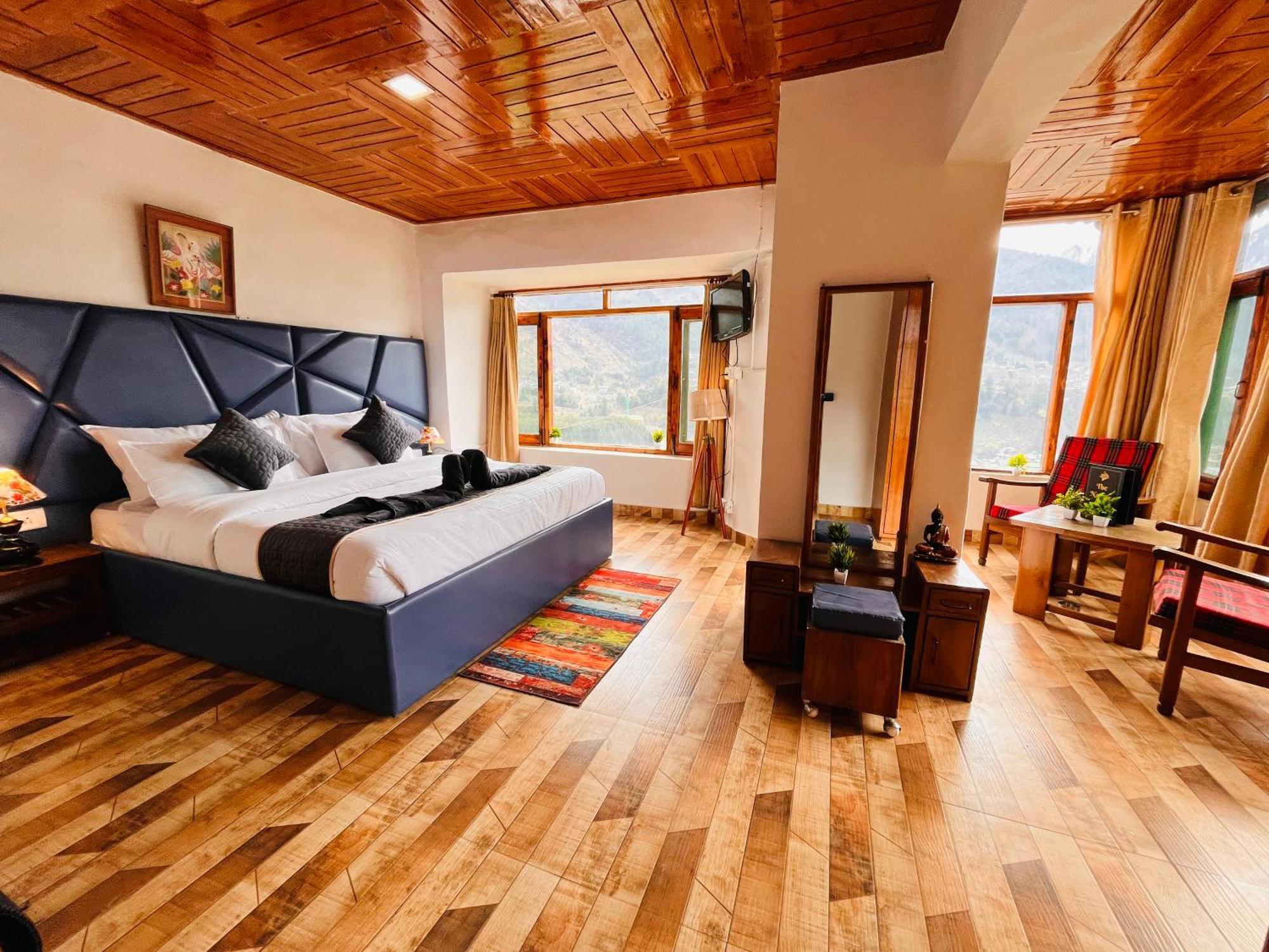 Himalayan Nomad Cottage, ! 2 Bedroom Independent ! Personal Lawn Every ! Parking ! Scenic Mountains View ! Spacious ! Hotel