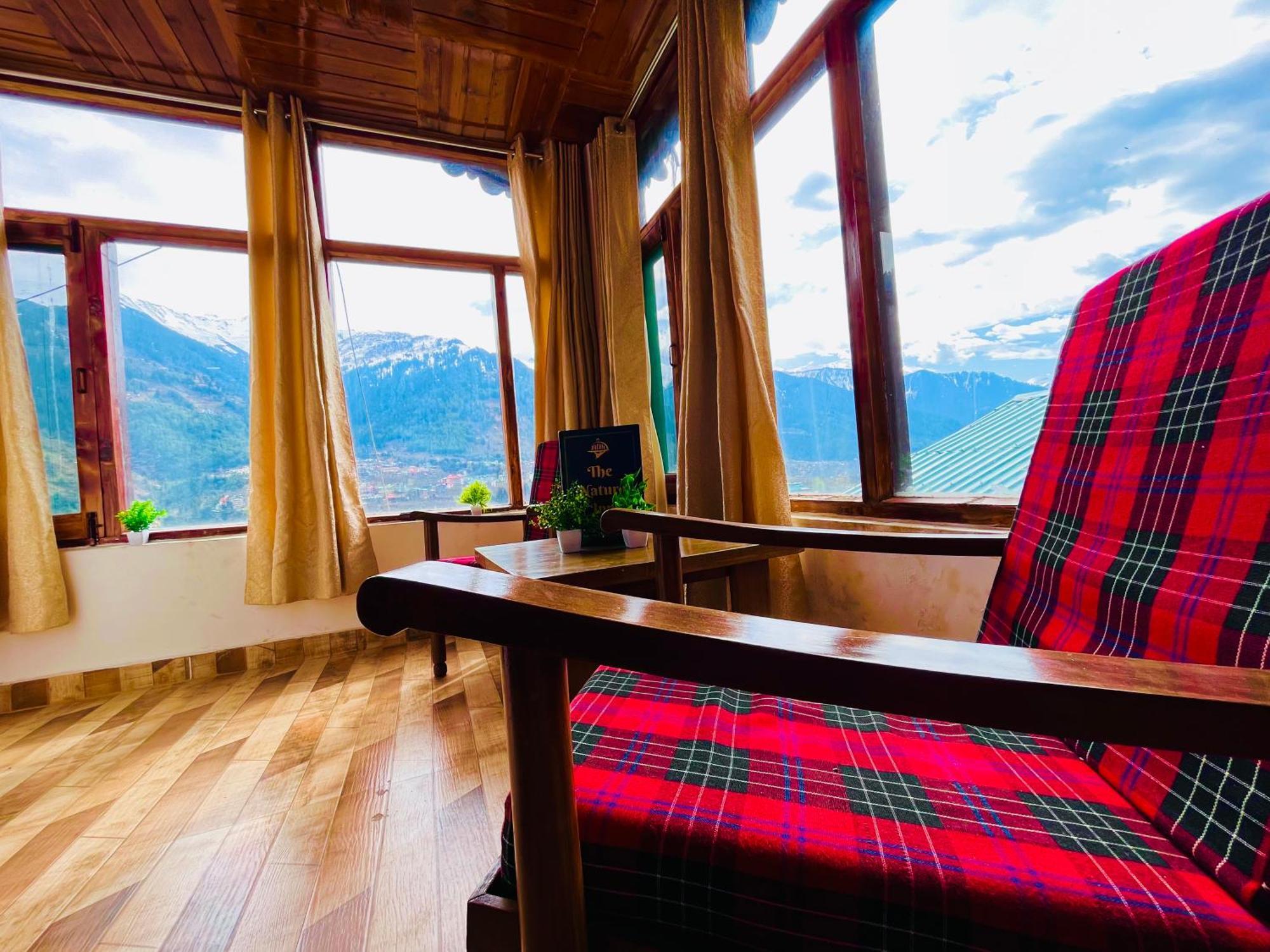 Hotel Himalayan Nomad Cottage, ! 2 Bedroom Independent ! Personal Lawn Every ! Parking ! Scenic Mountains View ! Spacious ! Manali (Himachal Pradesh)