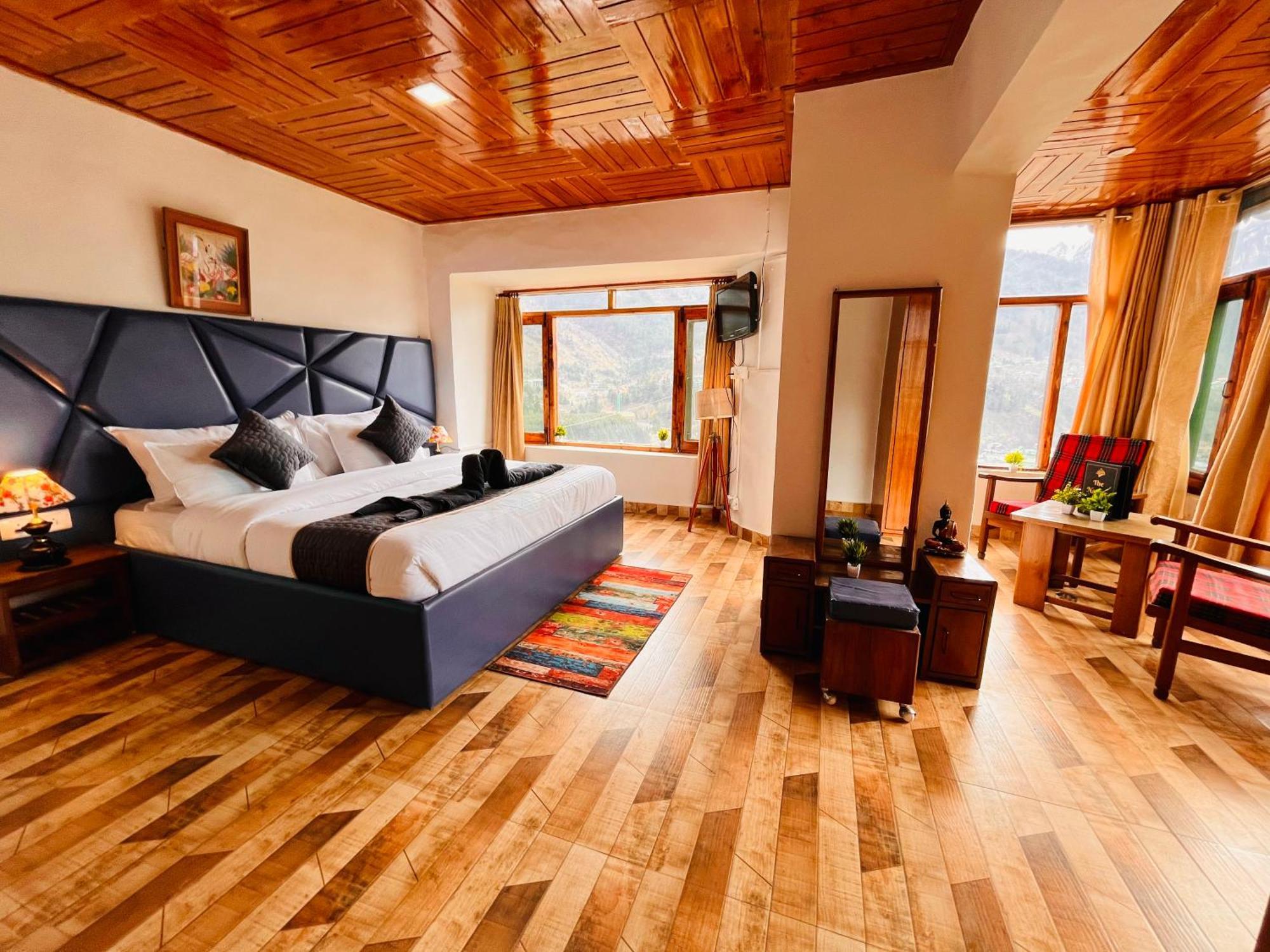 Himalayan Nomad Cottage, ! 2 Bedroom Independent ! Personal Lawn Every ! Parking ! Scenic Mountains View ! Spacious ! Hotel