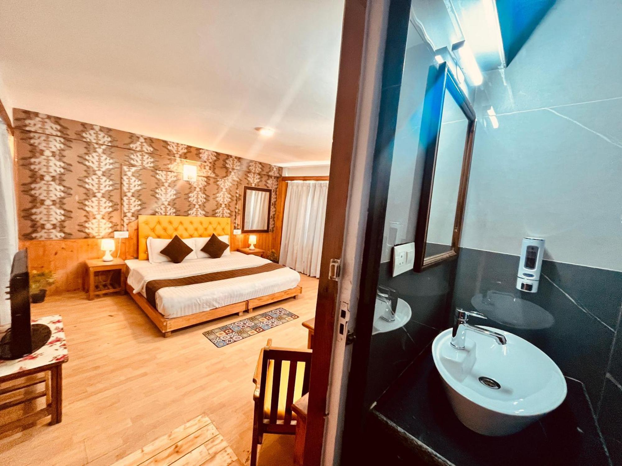 Ganga - Affordable Luxury Near Mall Road 3*