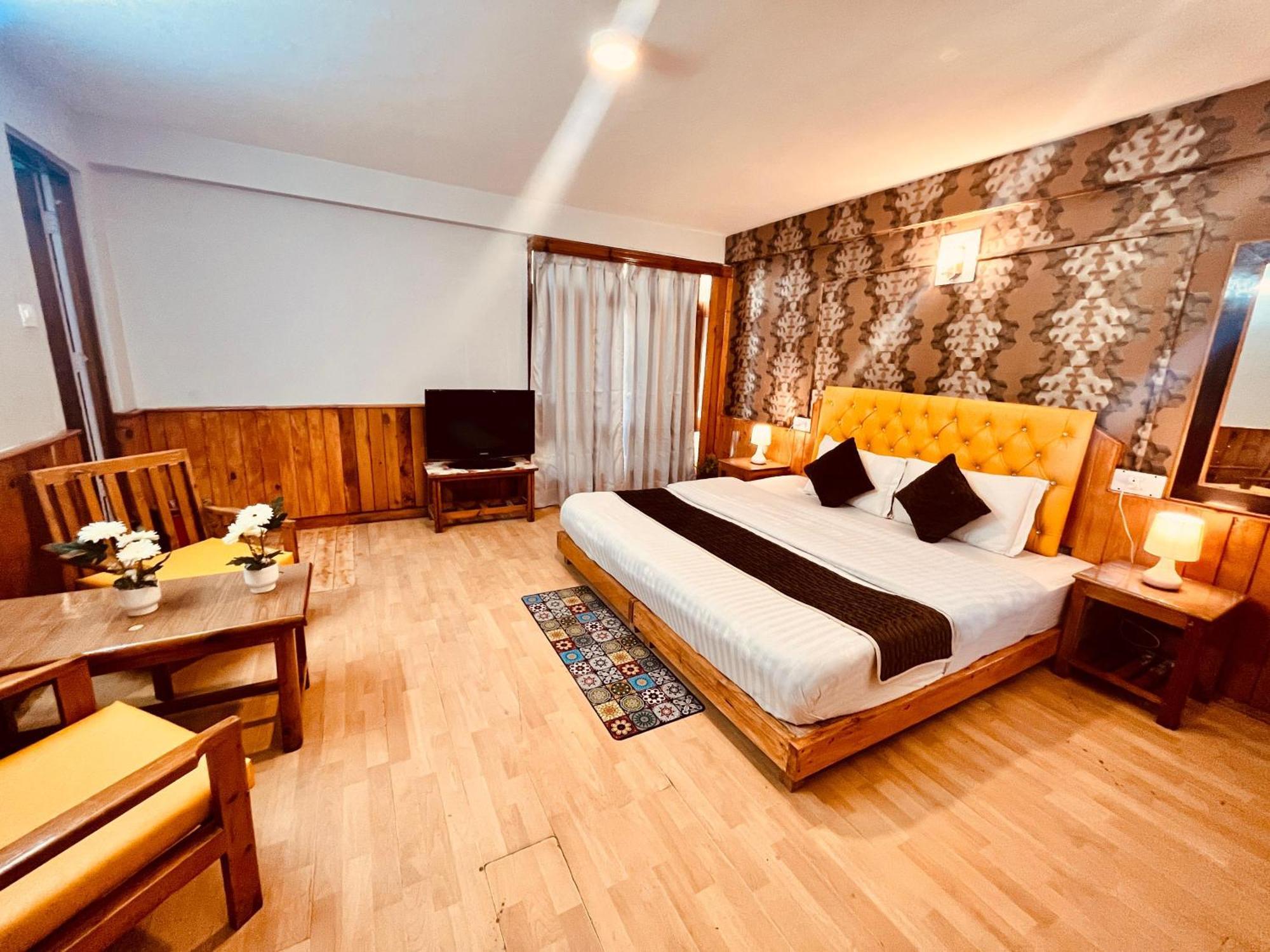 Hotel The Ganga - Affordable Luxury Near Mall Road 4*