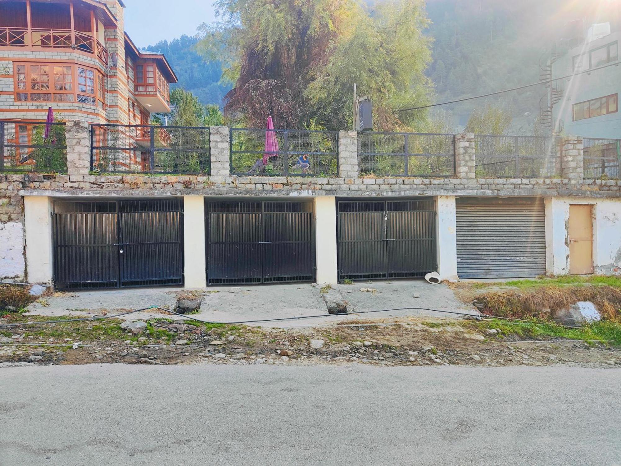 Serene Colonel Zorawar Manali (Himachal Pradesh)