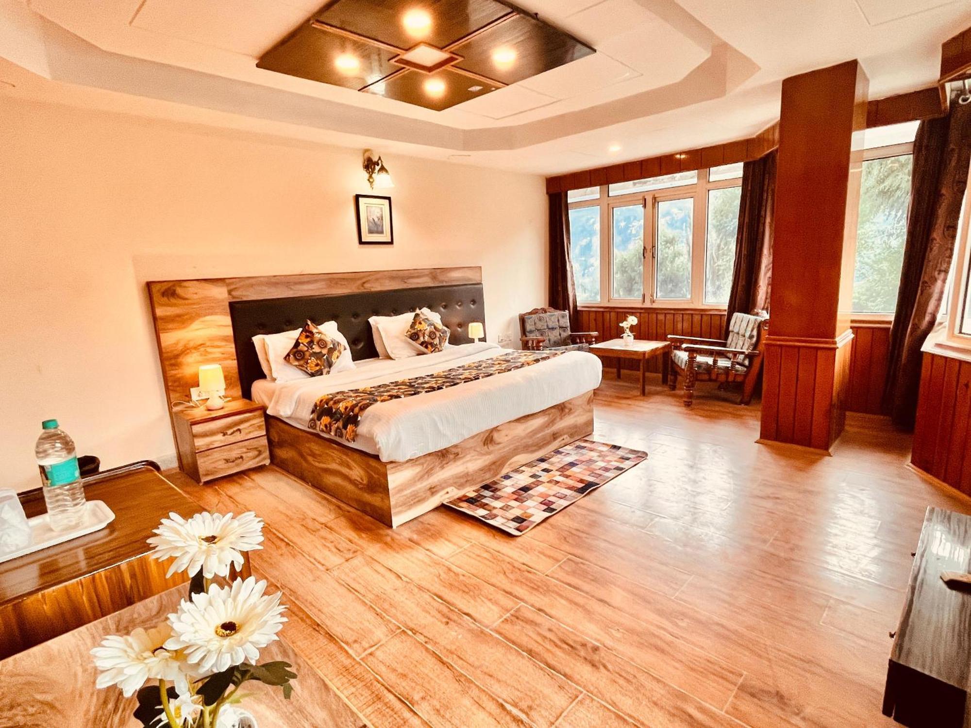 The Town House - Lavish & Luxury Near Mall Road Manali (Himachal Pradesh)