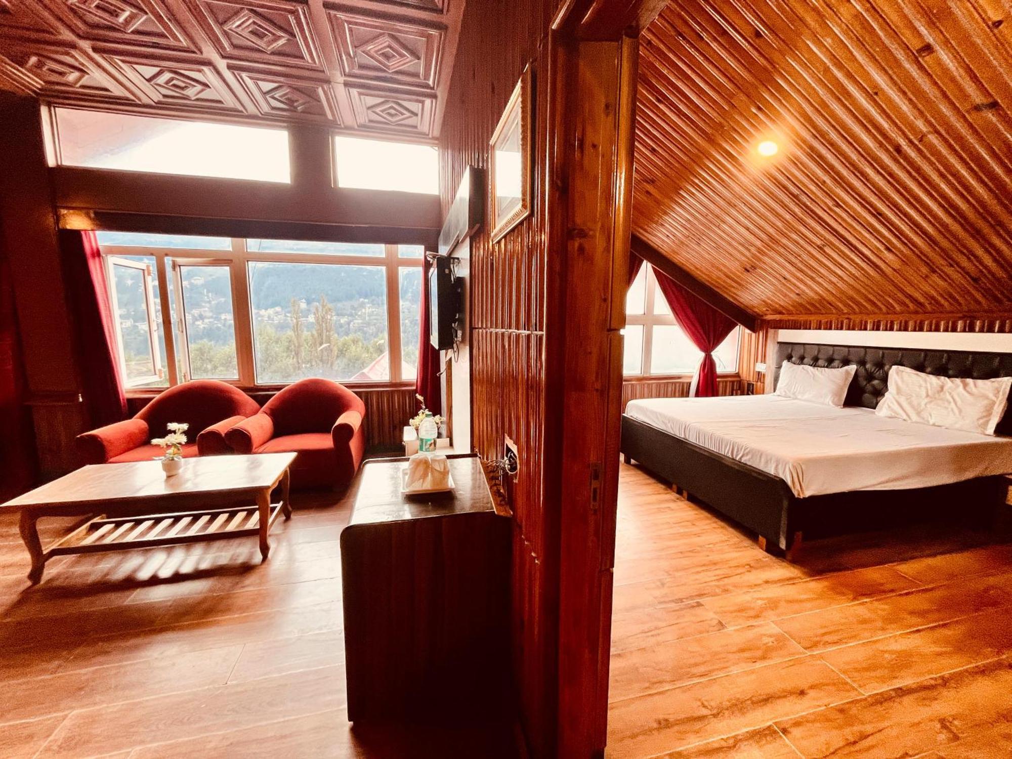Hotel The Town House - Lavish & Luxury Near Mall Road