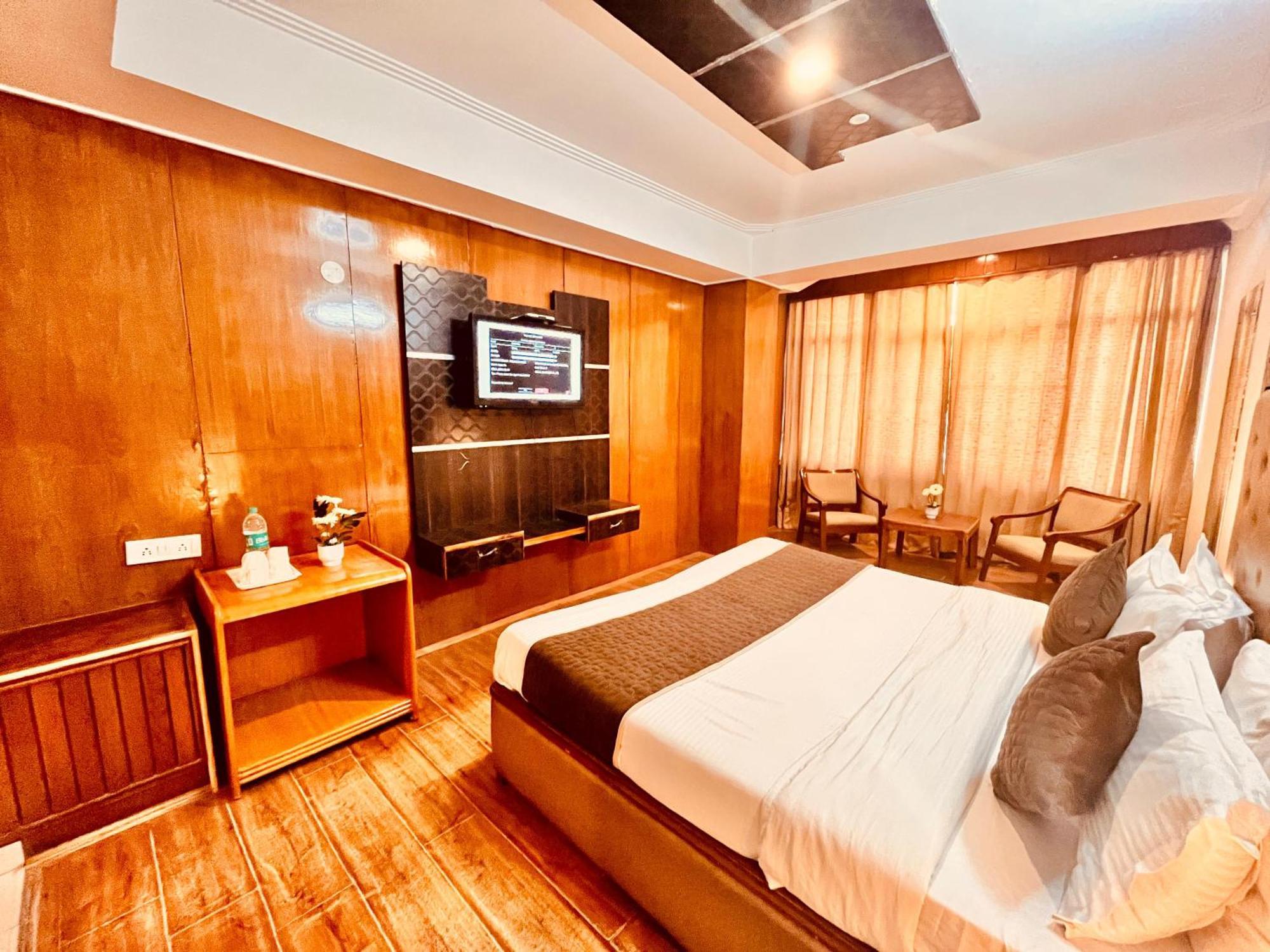 The Town House - Lavish & Luxury Near Mall Road Manali (Himachal Pradesh)