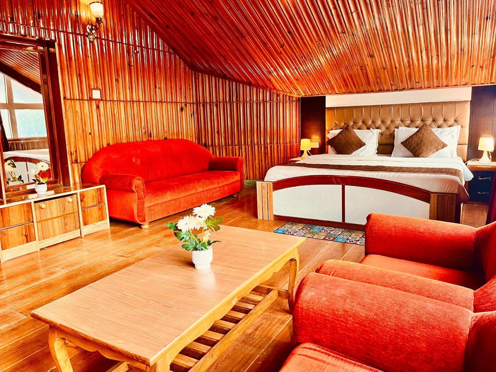 The Town House - Lavish & Luxury Near Mall Road Hotel