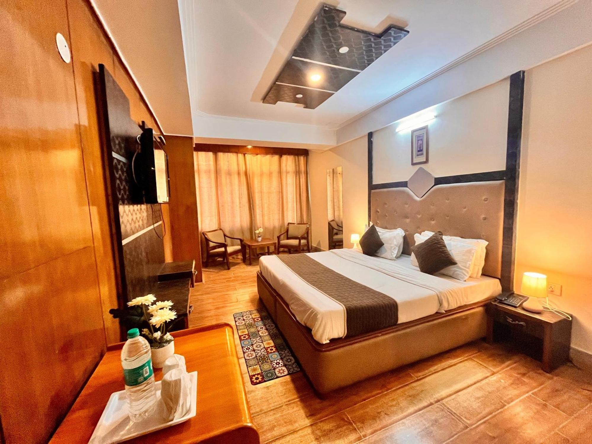 The Town House - Lavish & Luxury Near Mall Road Hotel 4*