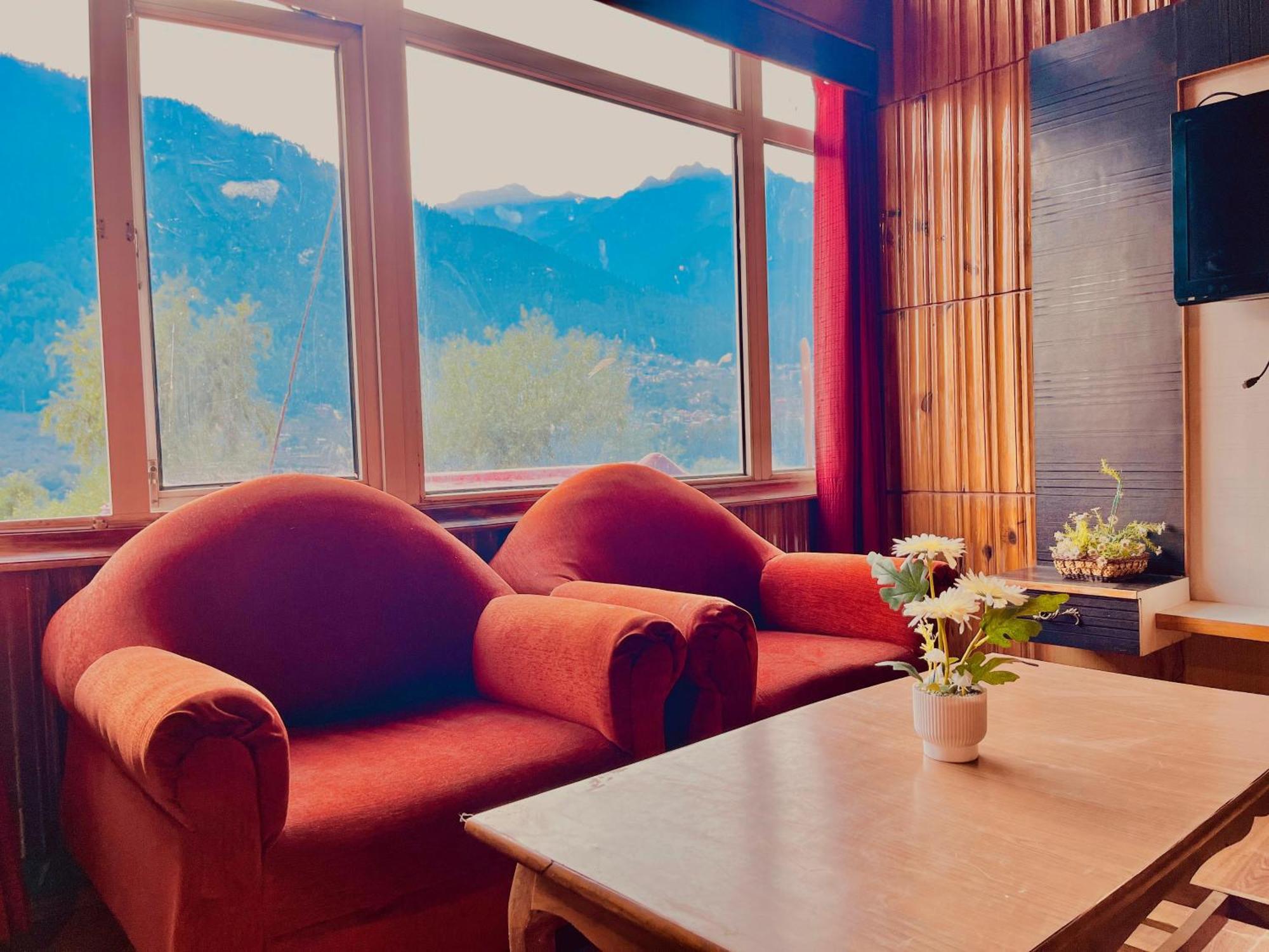 The Town House - Lavish & Luxury Near Mall Road 4*